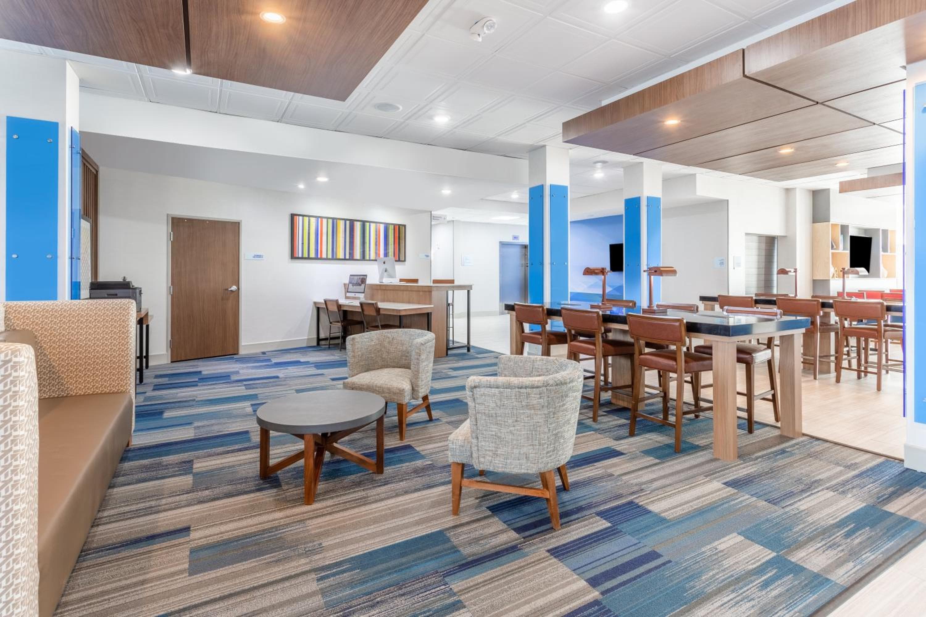 Holiday Inn Express & Suites Kearney by IHG