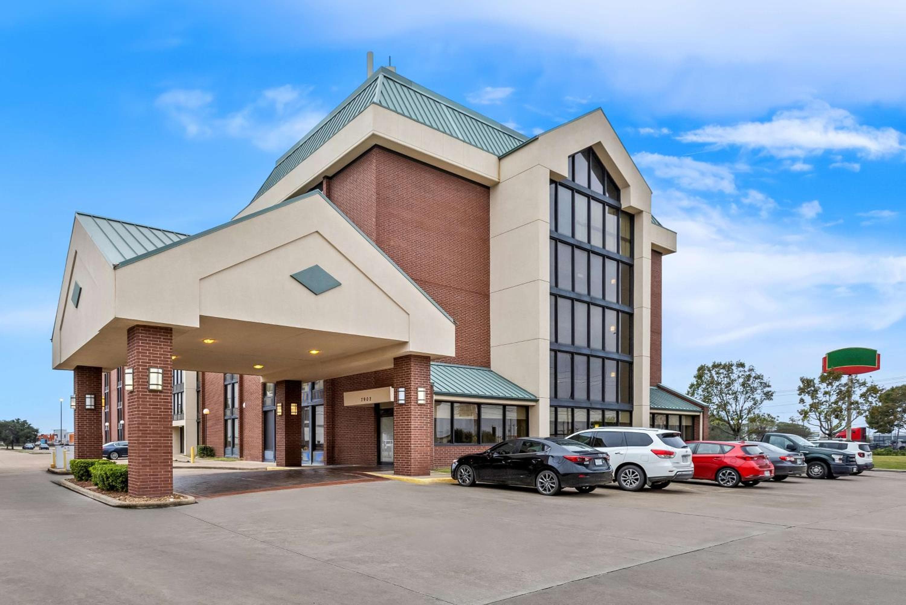 Sonesta Essential Houston Hobby Airport