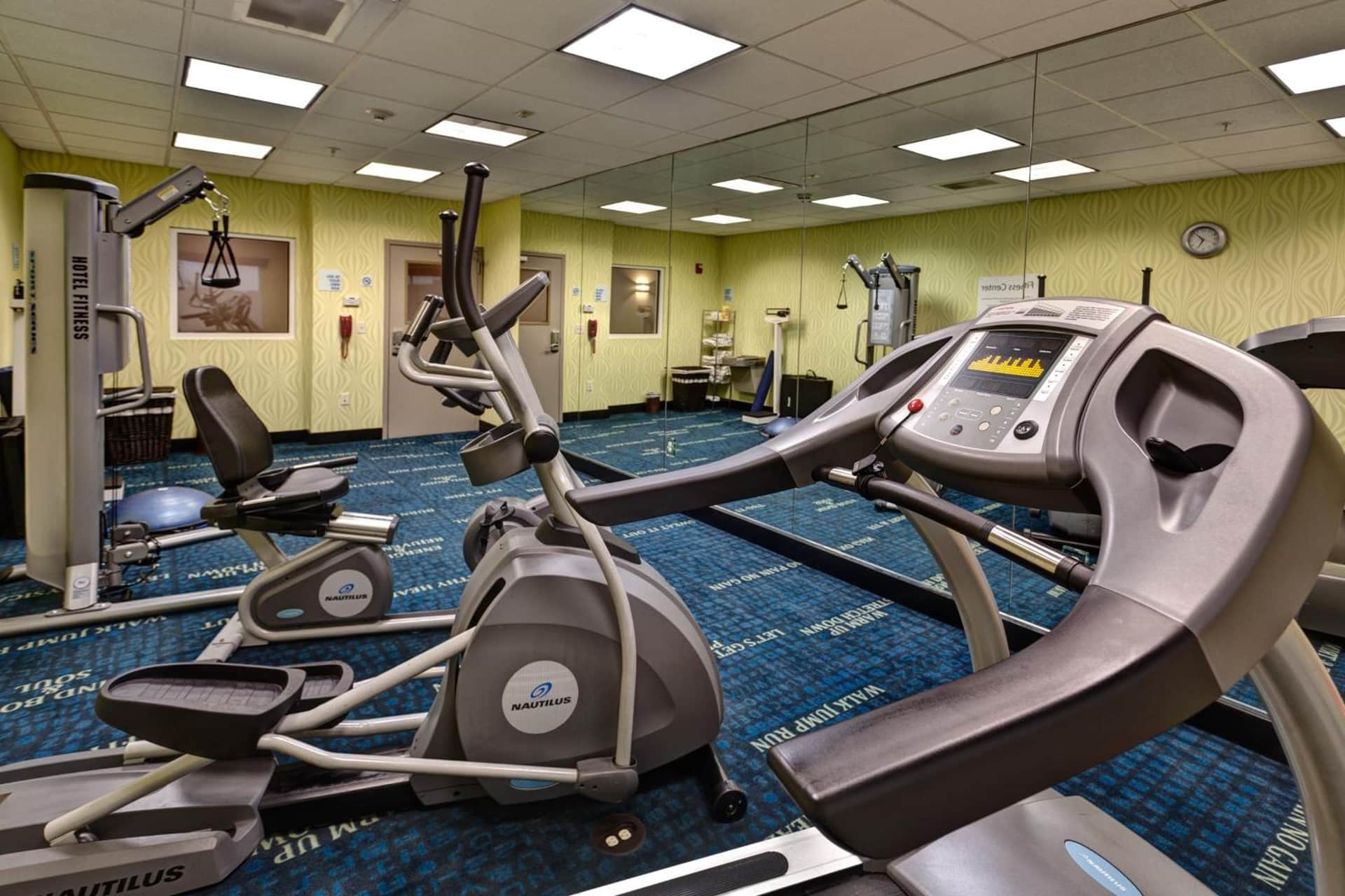 Holiday Inn Express & Suites Wichita Northwest Maize K-96