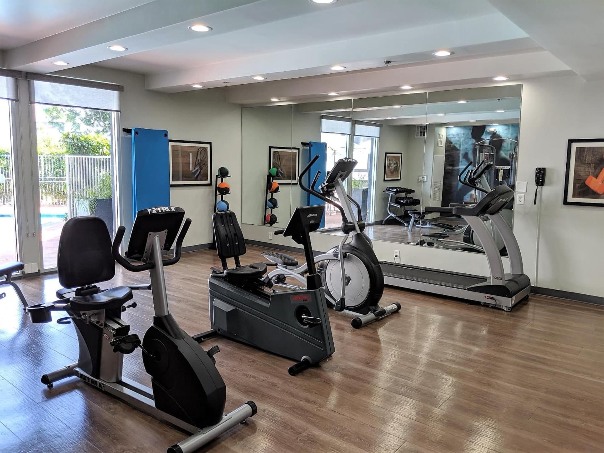 Best Western Plus Commerce Hotel