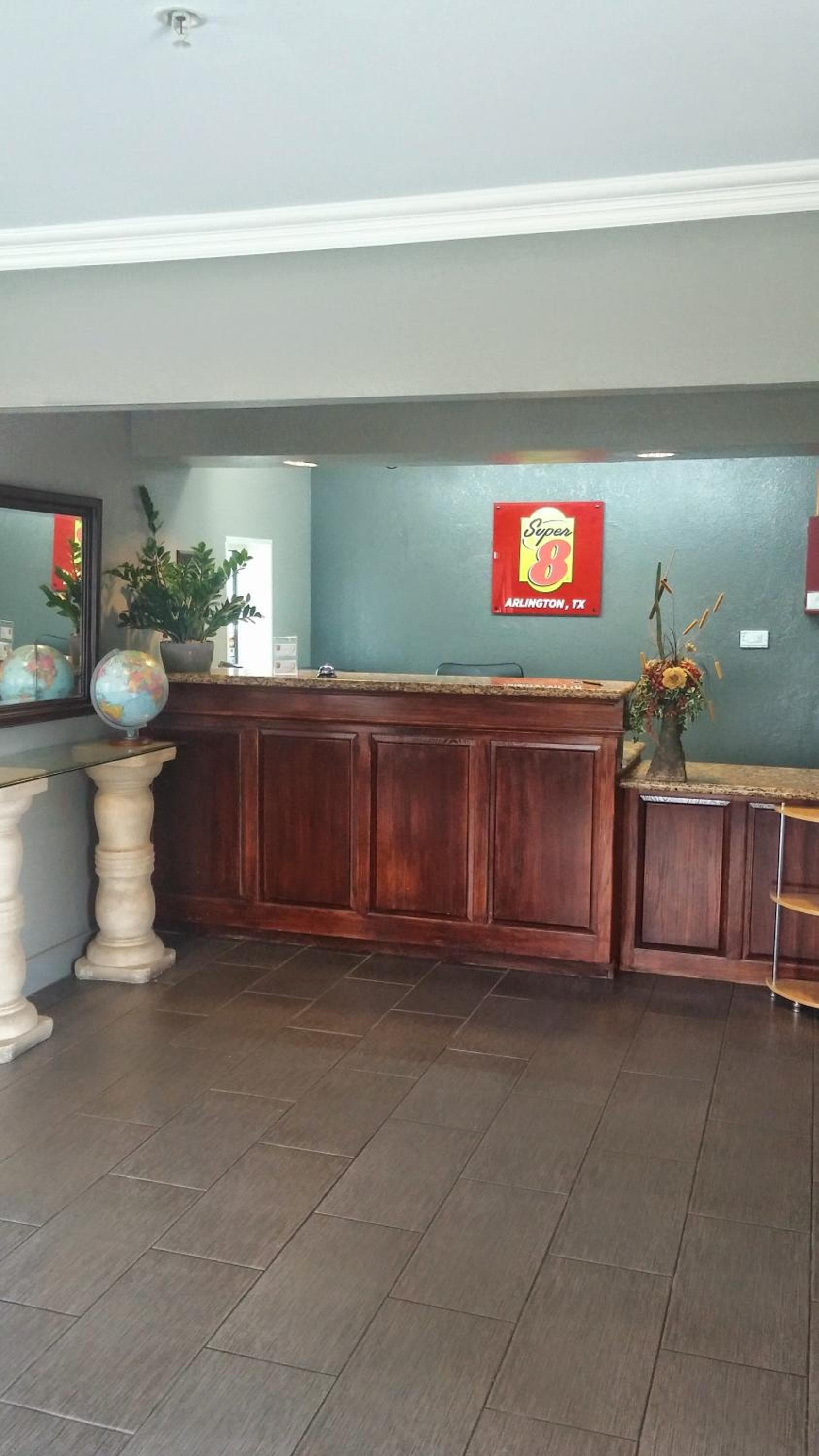 Super 8 by Wyndham Arlington Near AT&T Stadium