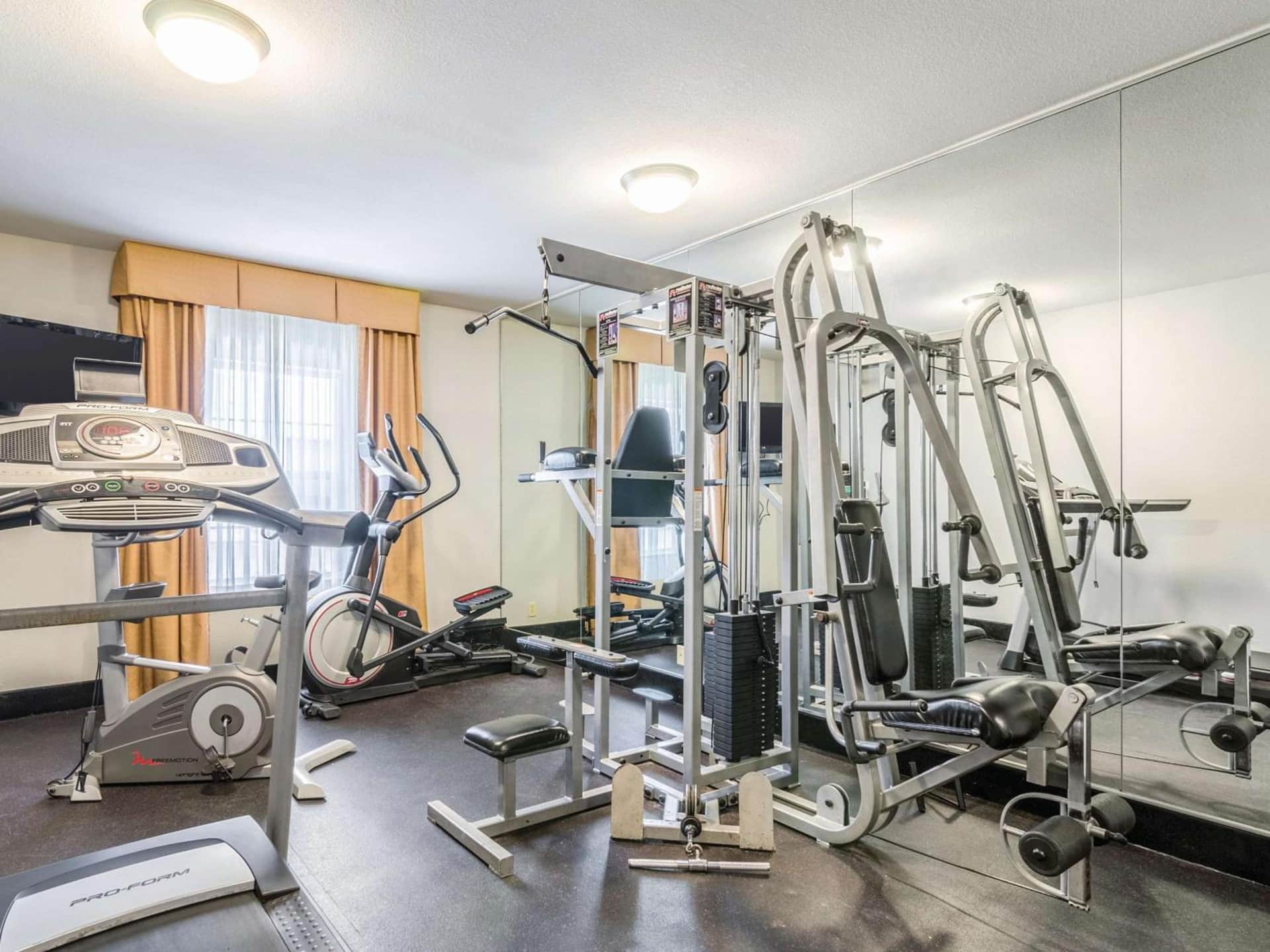 La Quinta Inn & Suites by Wyndham Kansas City Airport