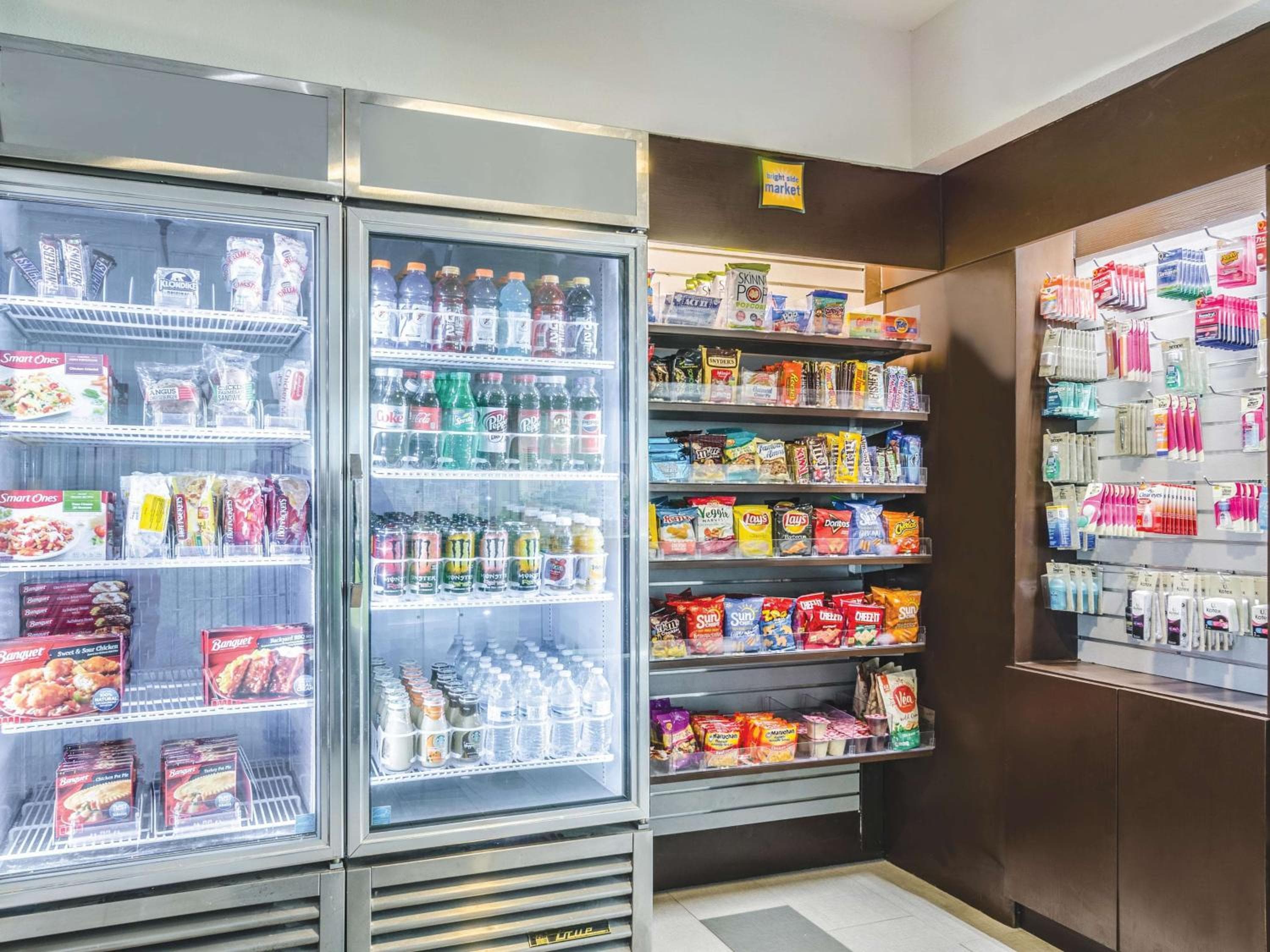 La Quinta Inn & Suites by Wyndham Kansas City Airport