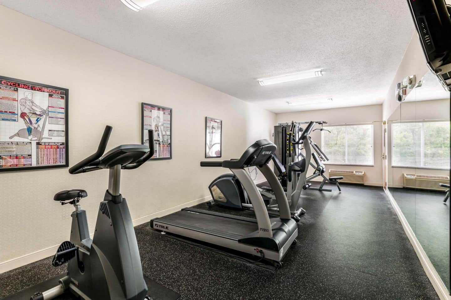 Best Western PLUS NEW ENGLAND INN & SUITES