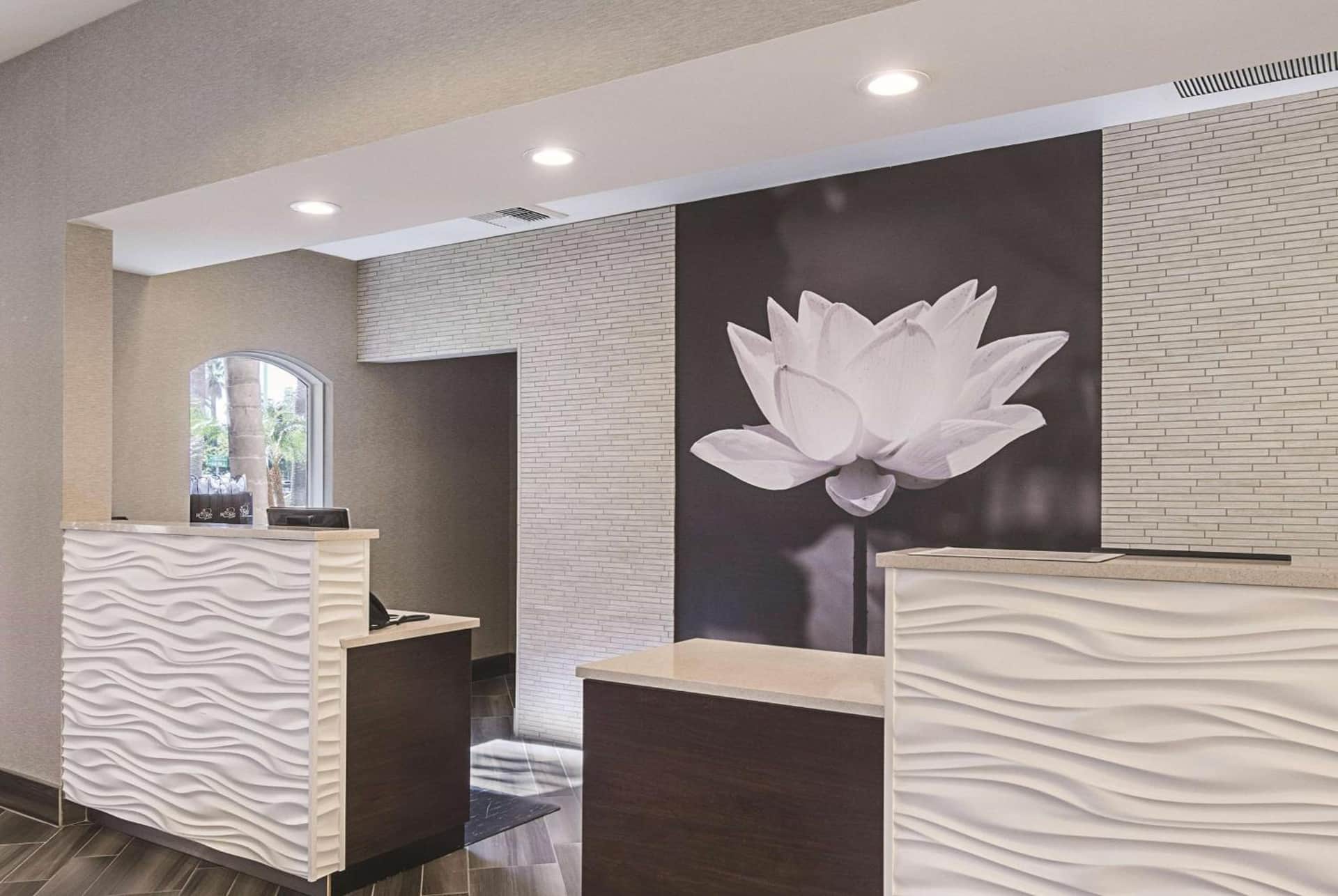 La Quinta Inn & Suites by Wyndham Ontario Airport