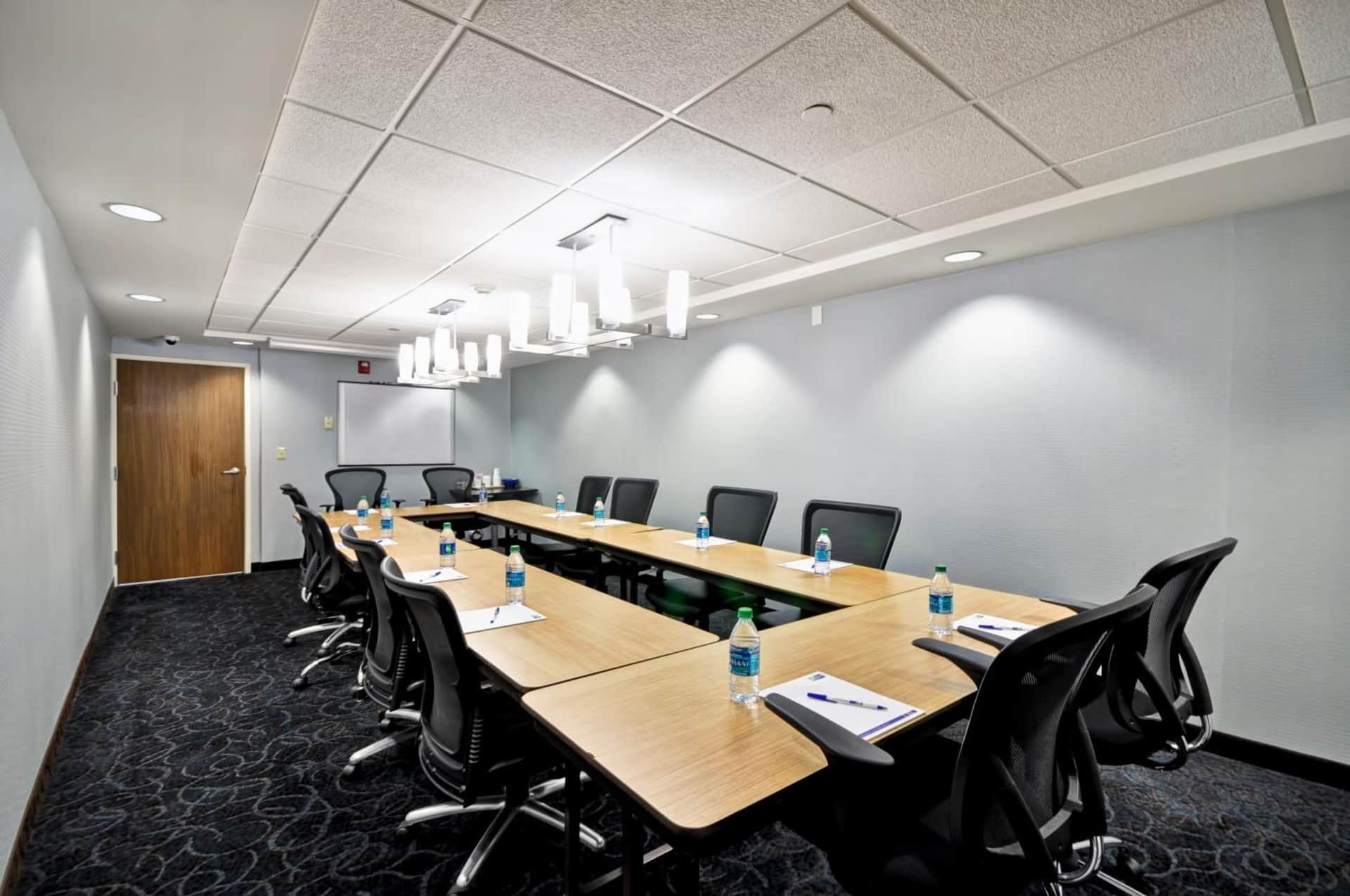 Holiday Inn Express Romulus / Detroit Airport by IHG