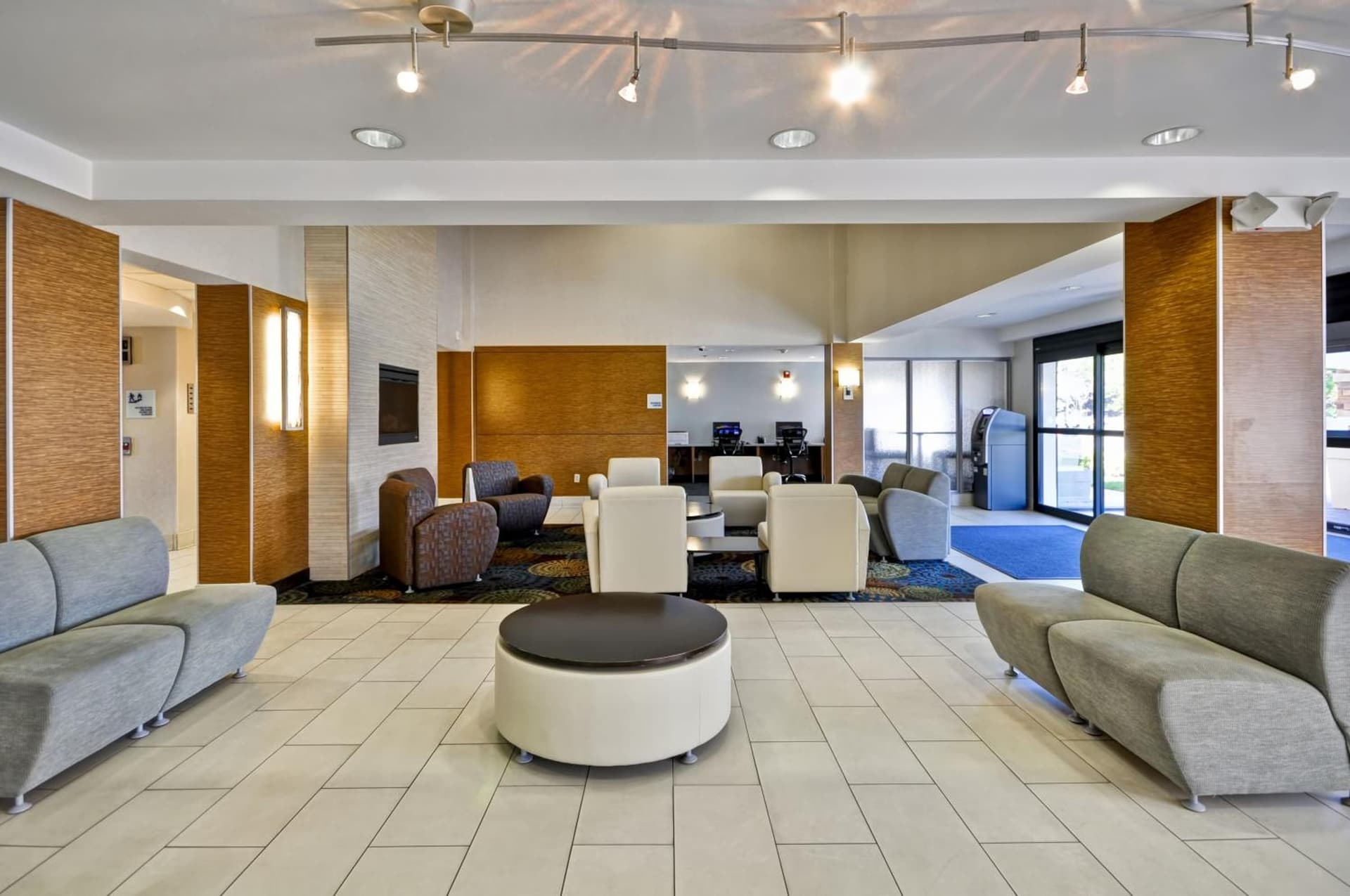Holiday Inn Express Romulus / Detroit Airport by IHG