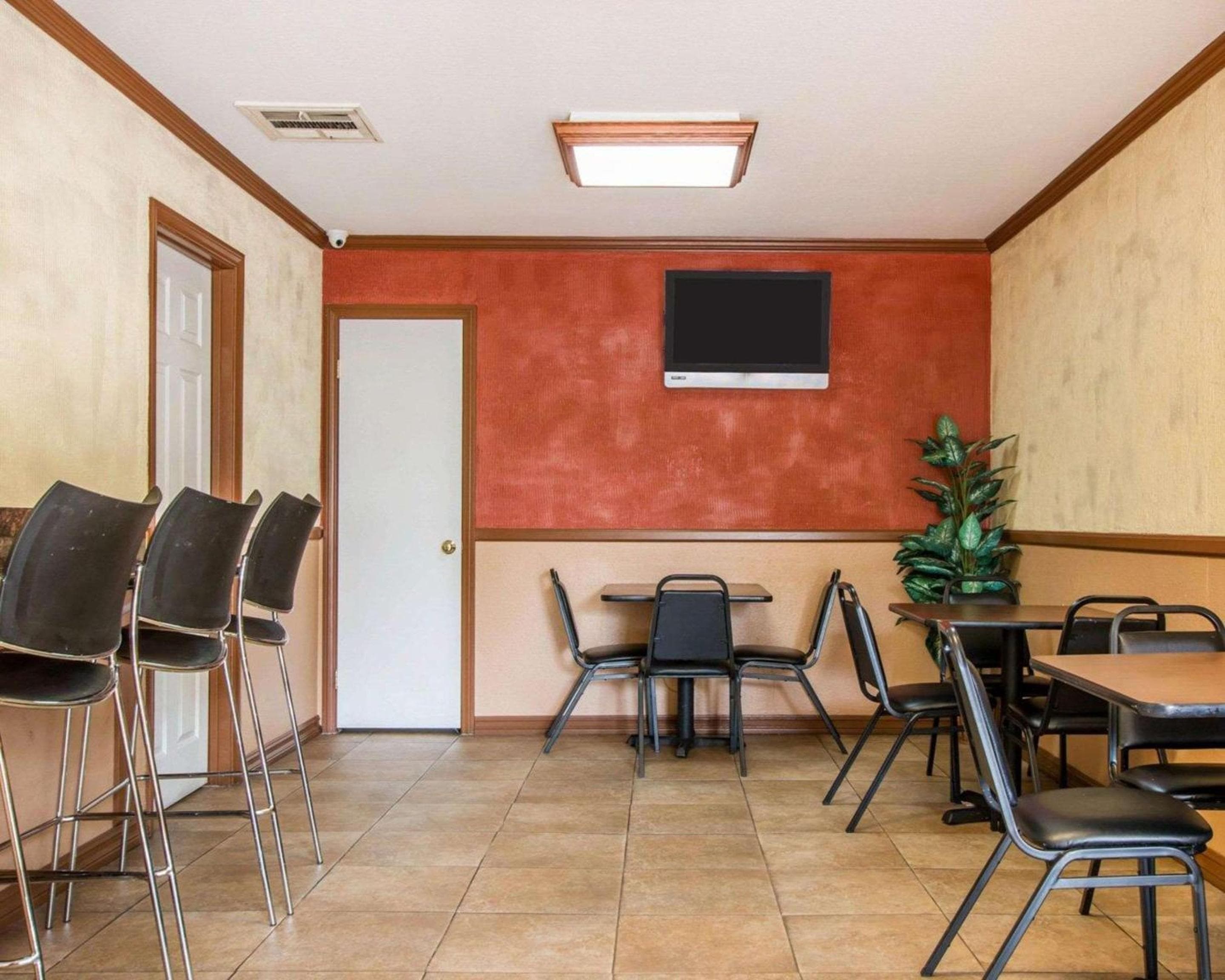 Rodeway Inn Convention Center