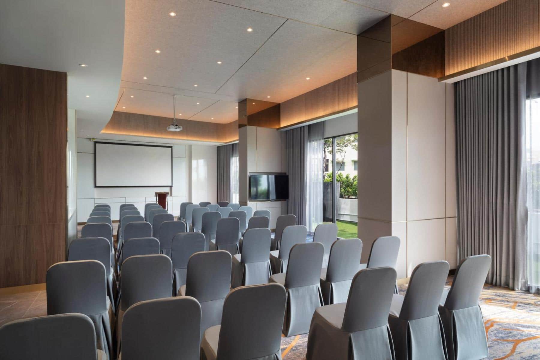 Oakwood Suites Tiwanon Bangkok
