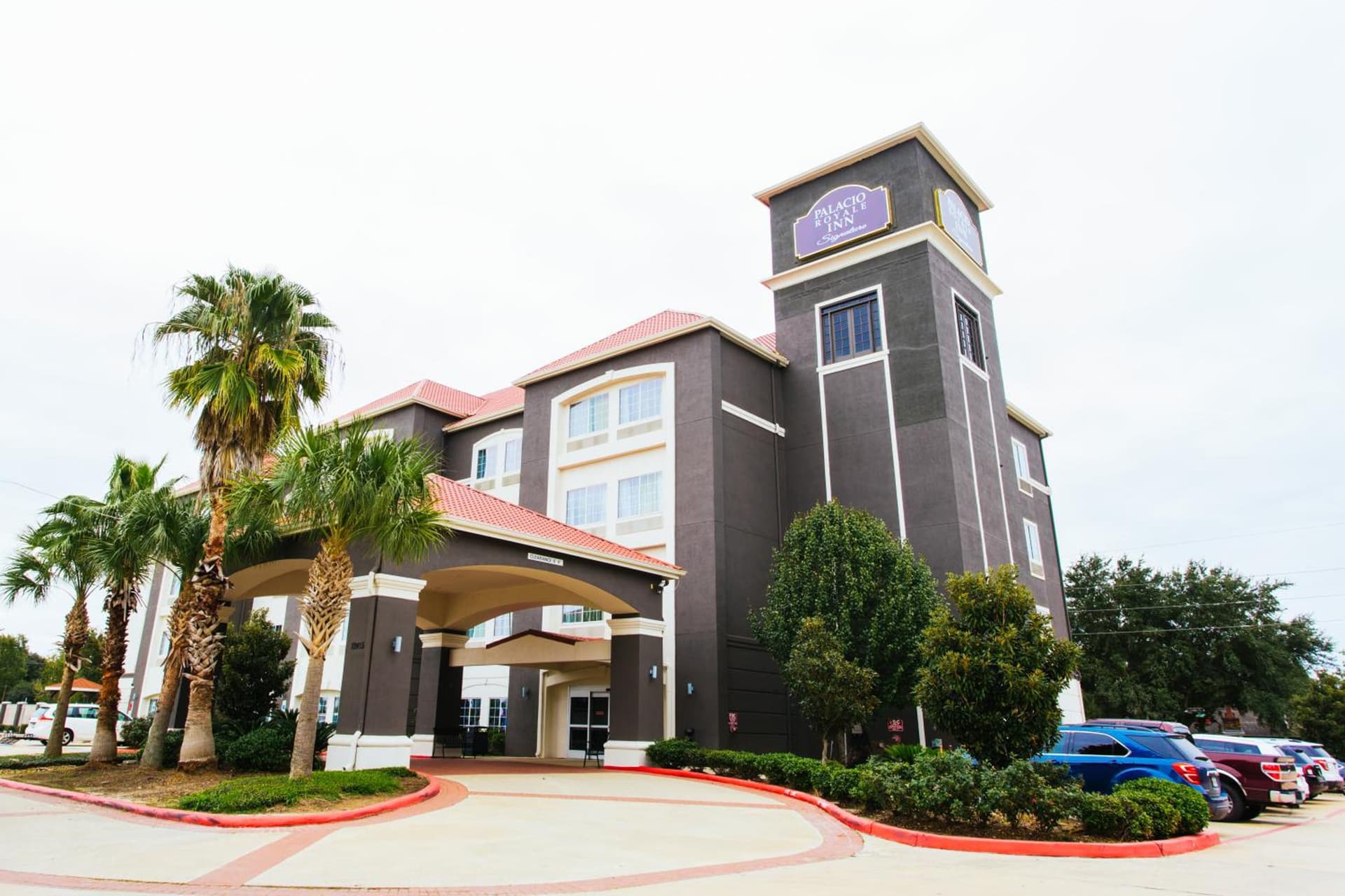 Palacio Royale Inn Signature