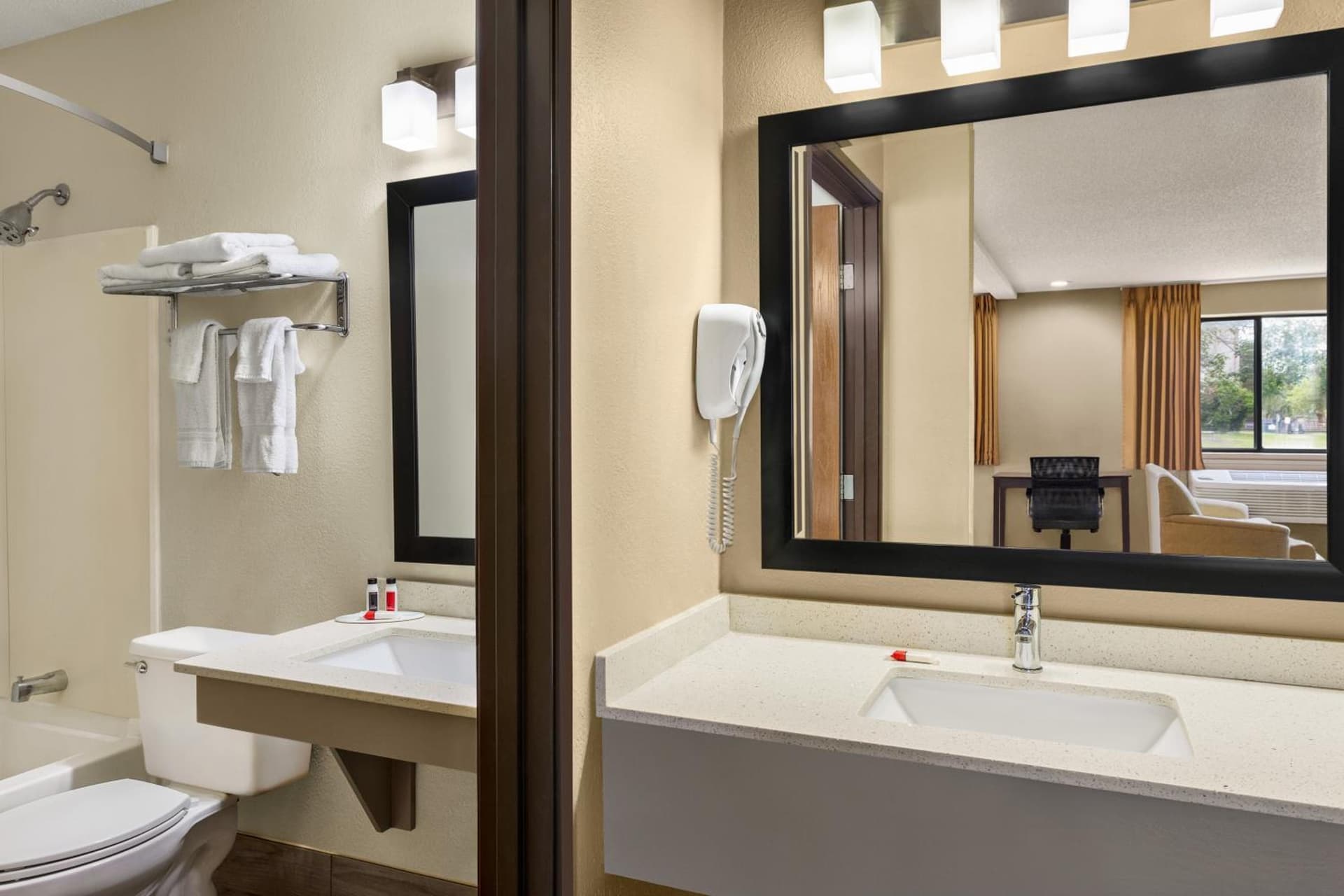 Super 8 by Wyndham Ankeny/Des Moines Area