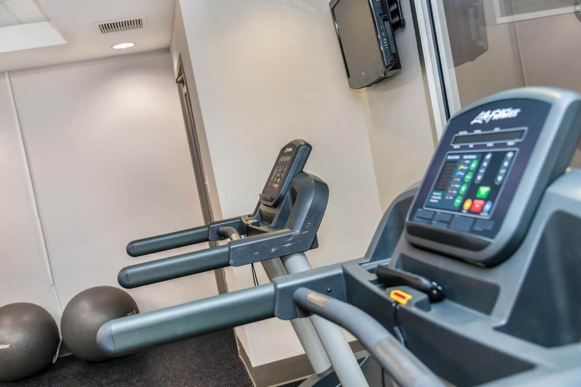 Holiday Inn Express Hotel & Suites Pittsburgh-South Side by IHG
