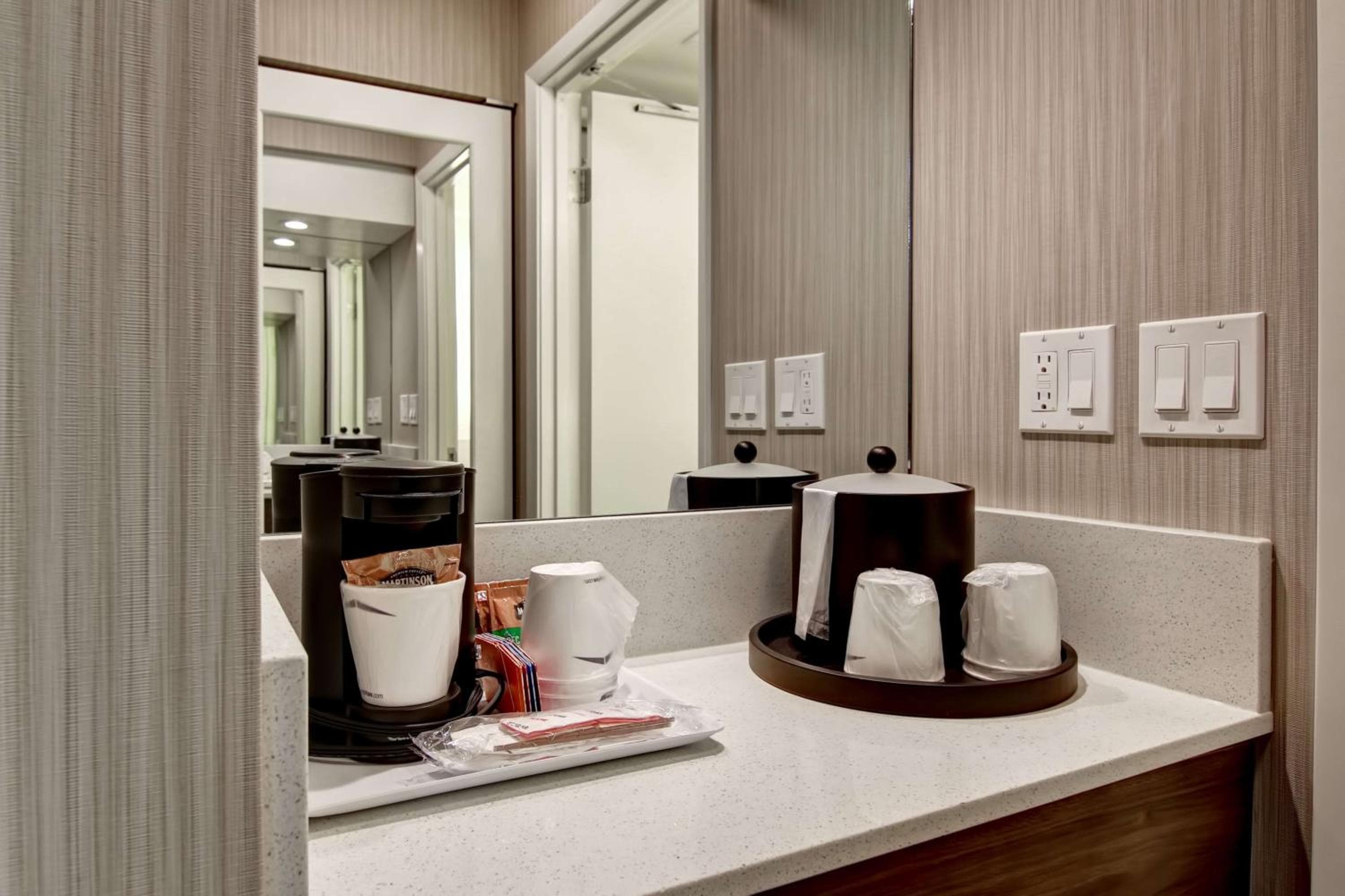 Hampton Inn & Suites by Hilton Calgary Airport