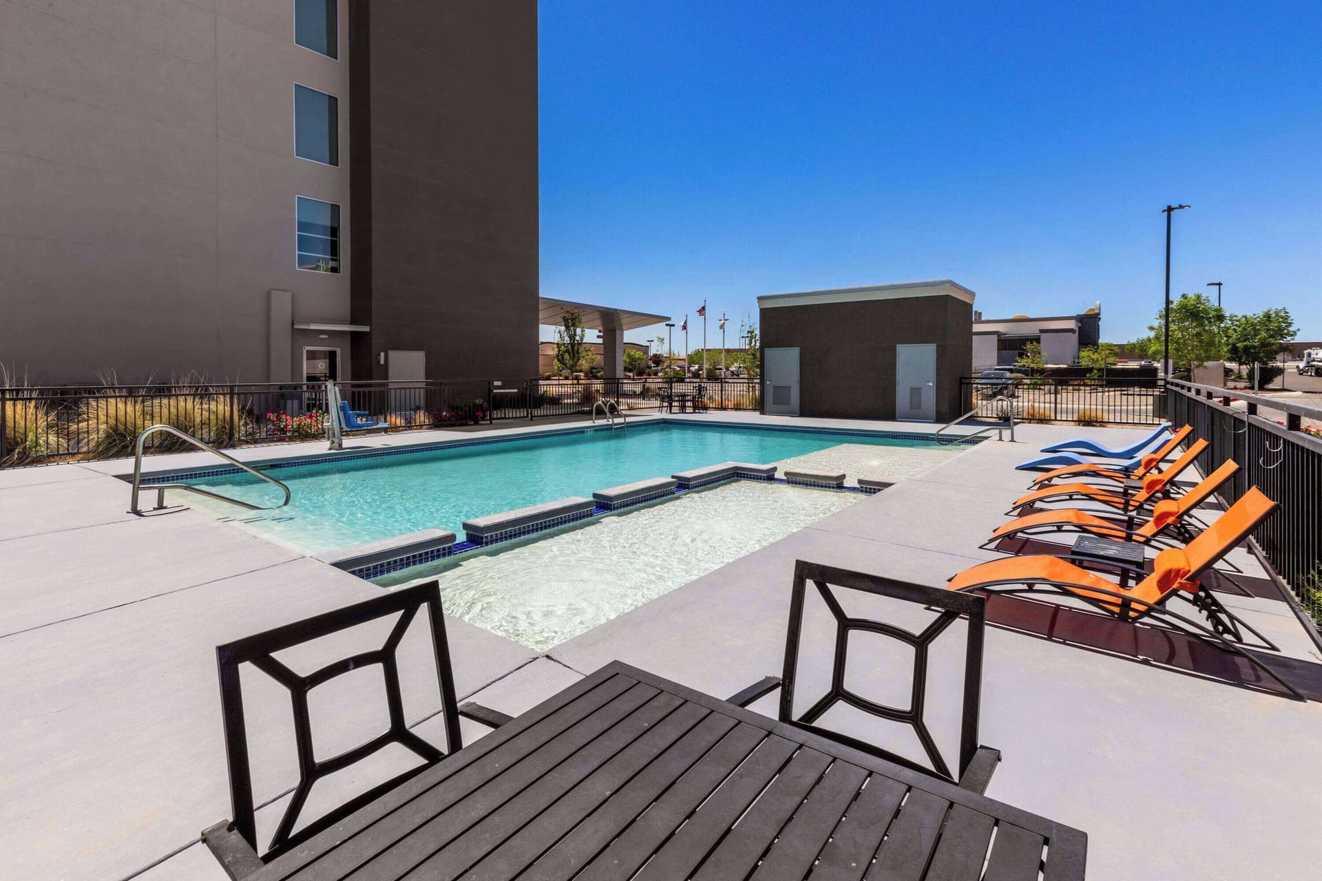 La Quinta Inn & Suites by Wyndham El Paso East Loop-375
