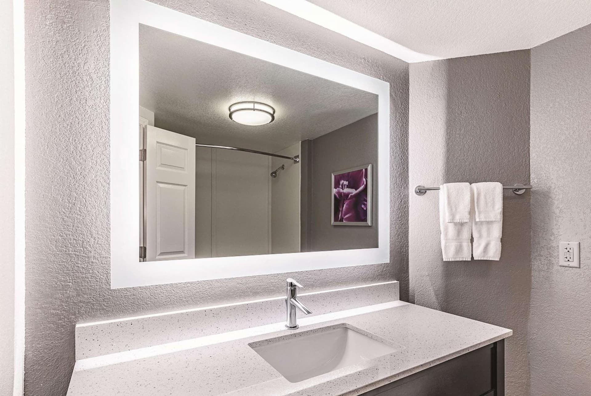 La Quinta Inn & Suites by Wyndham Austin Near The Domain