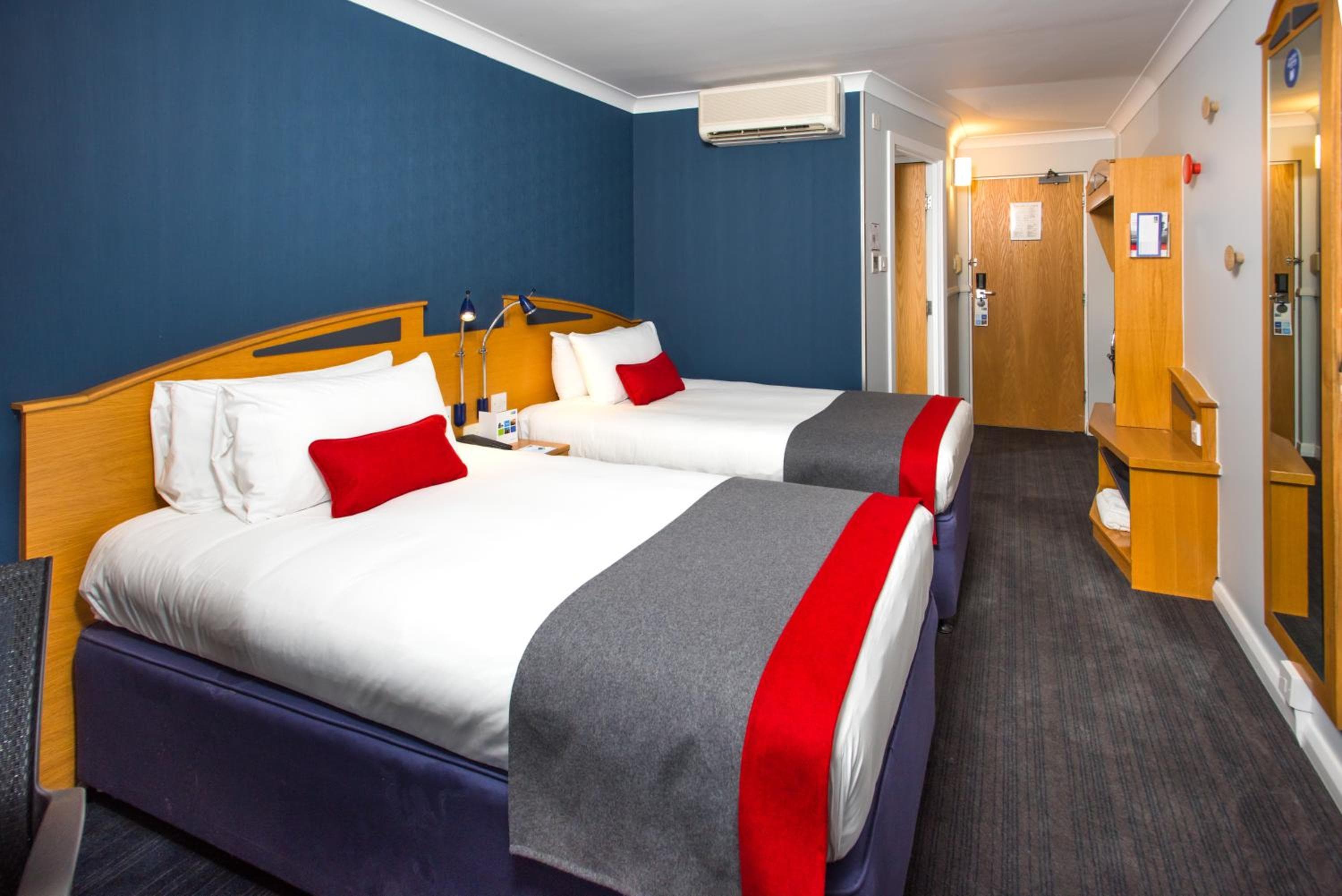 Holiday Inn Express - East Midlands Airport