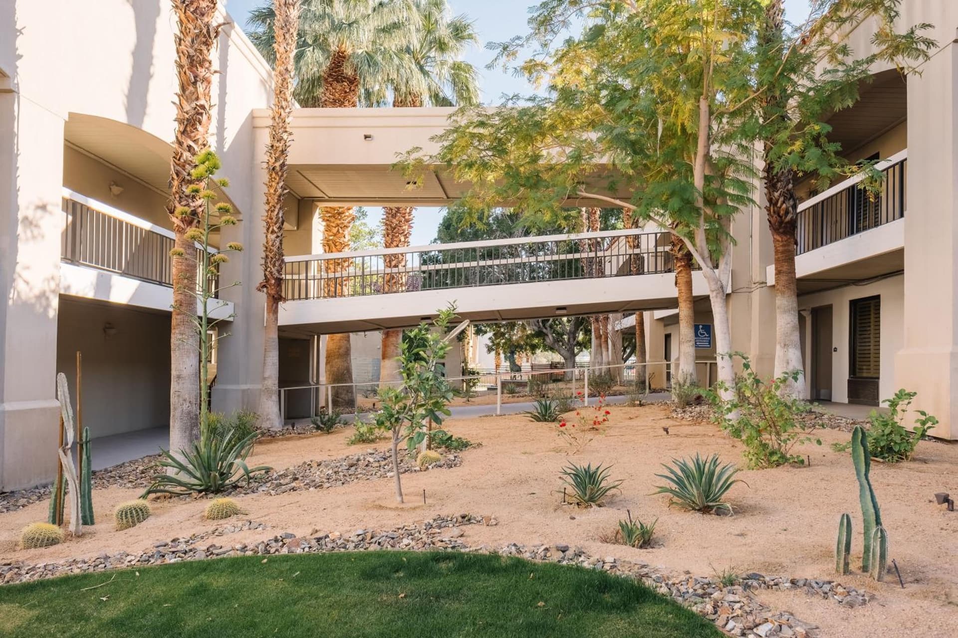 L3 Oasis Hotel