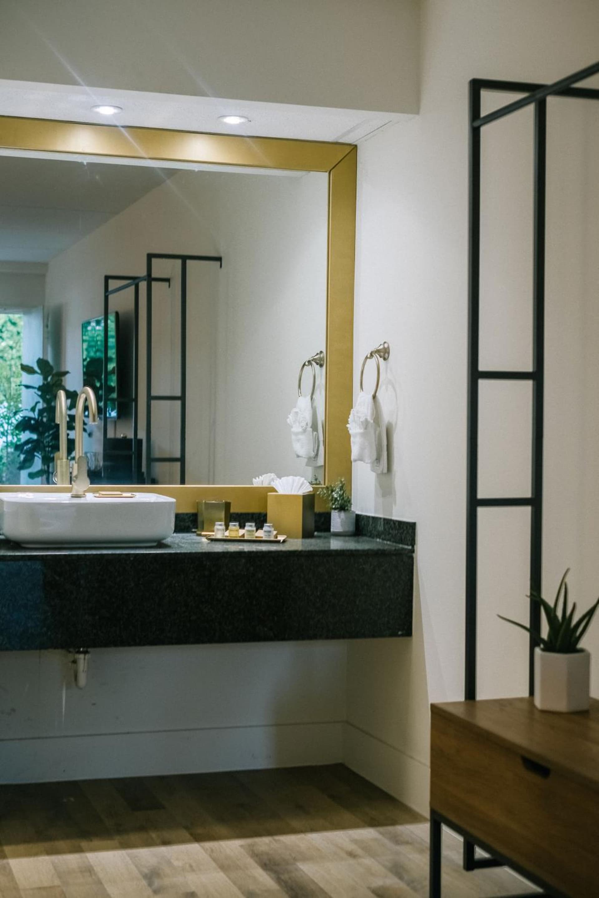 L3 Oasis Hotel
