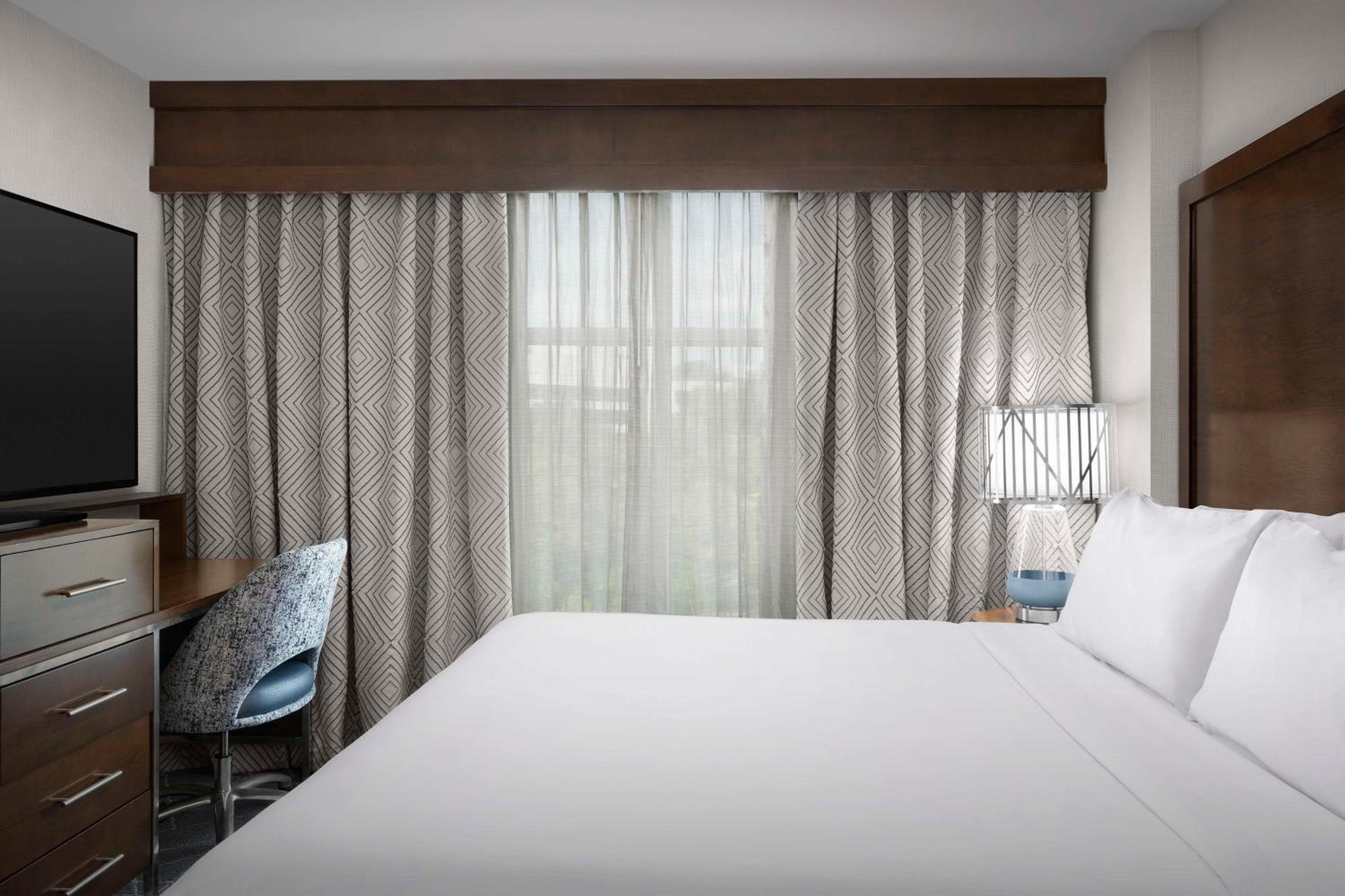 Embassy Suites by Hilton Atlanta Kennesaw Town Center