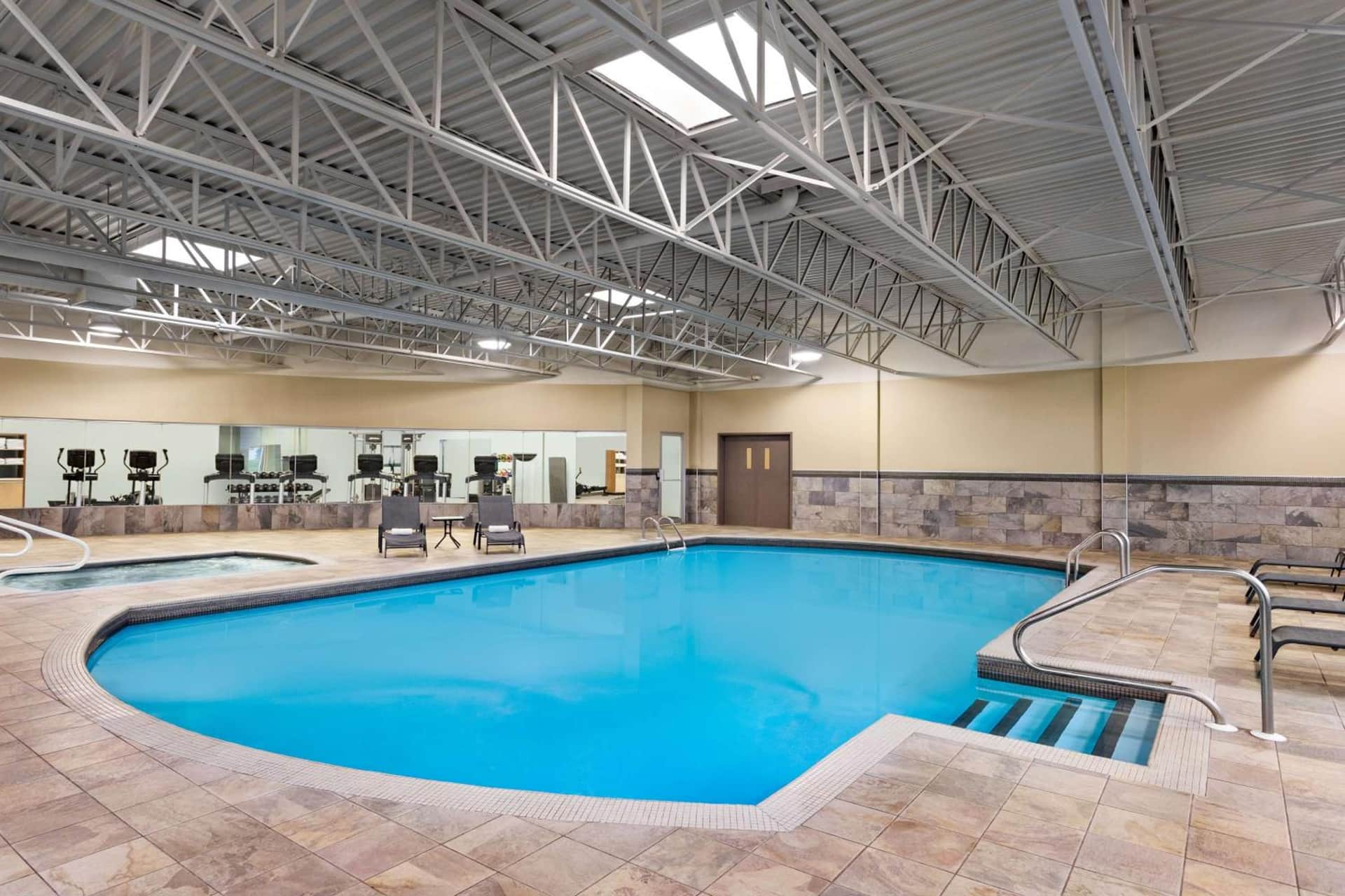 DoubleTree by Hilton Pointe Claire Montreal Airport West