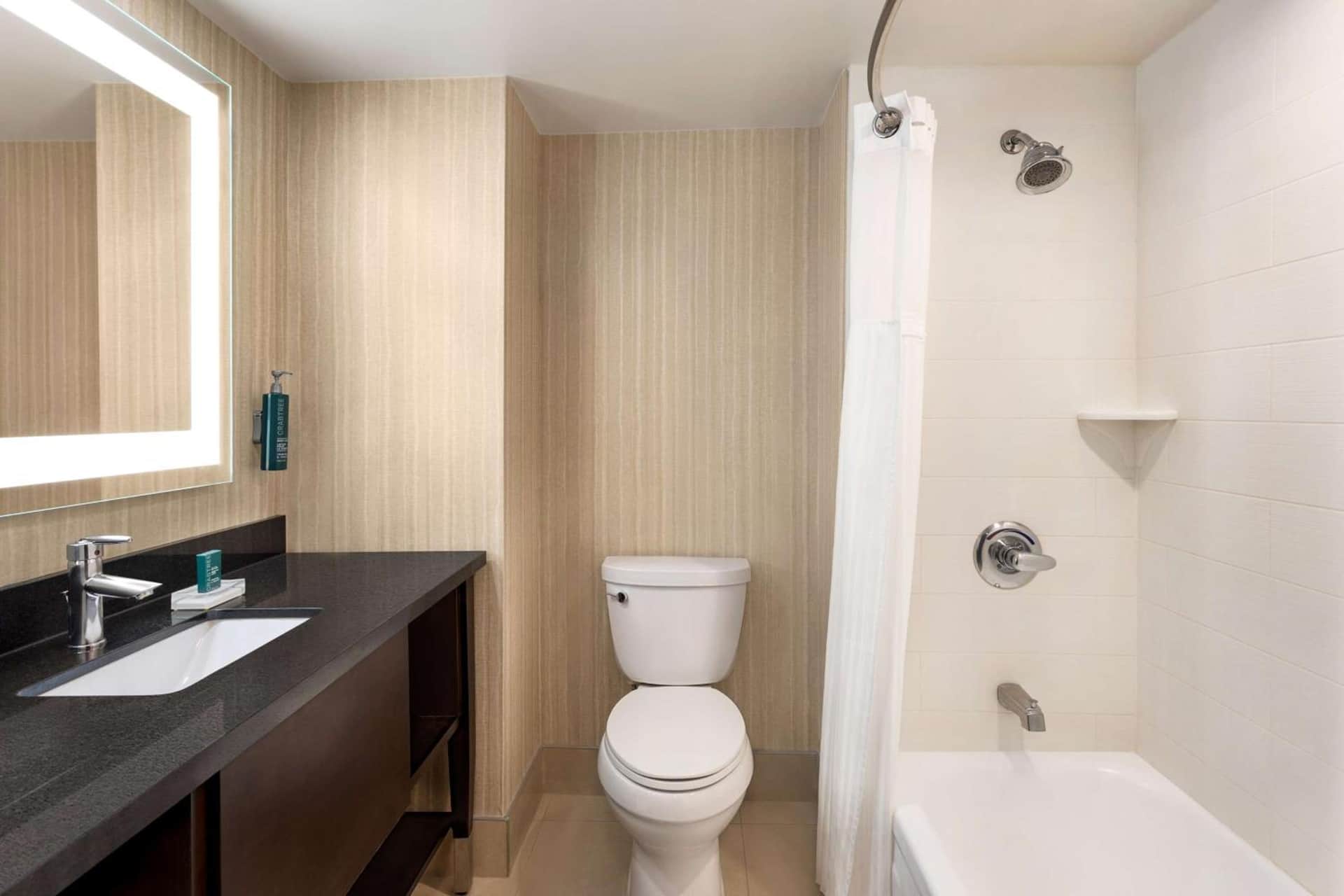 DoubleTree by Hilton Pointe Claire Montreal Airport West