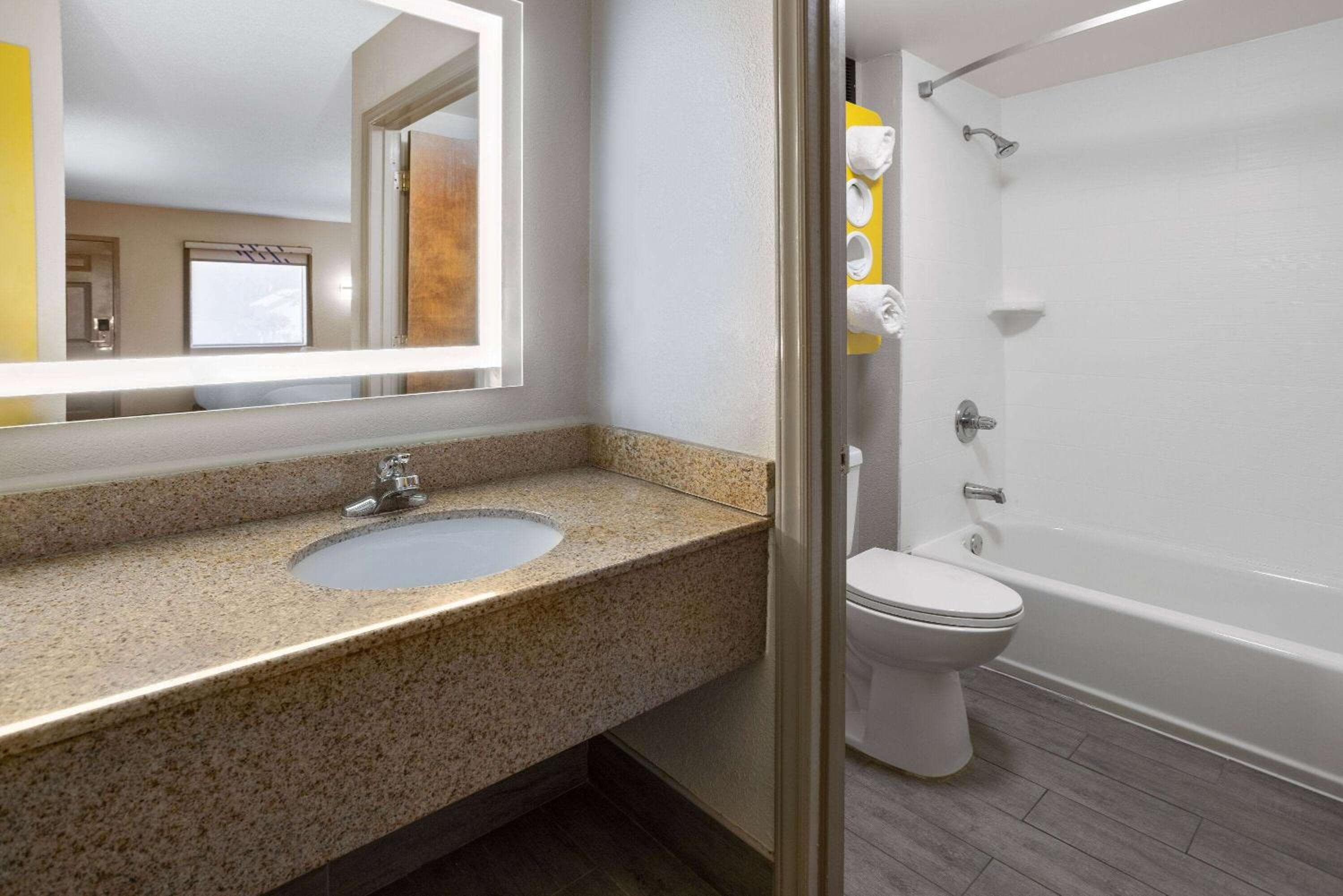 Days Inn by Wyndham Acworth