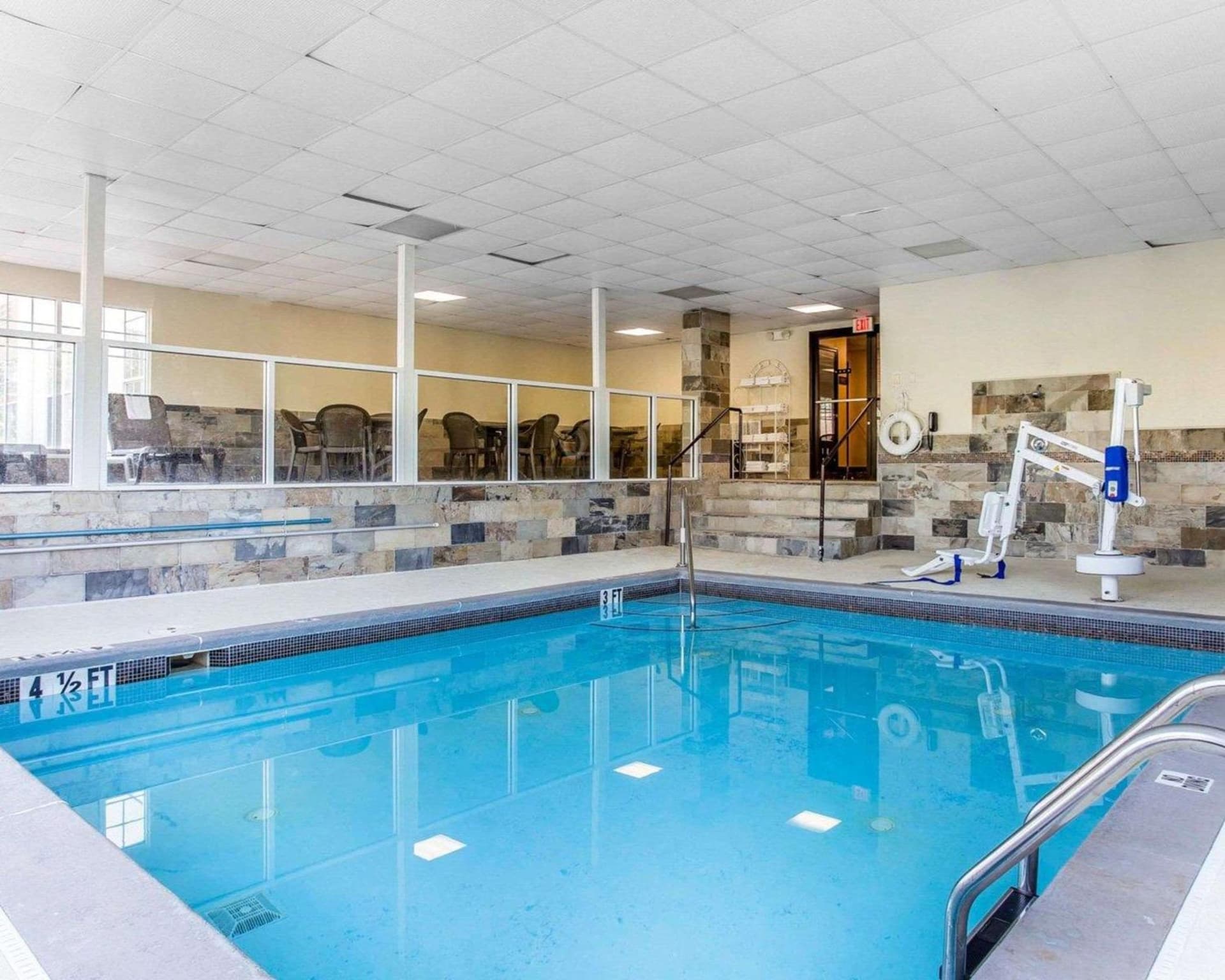 Comfort Inn & Suites – Ballpark Area