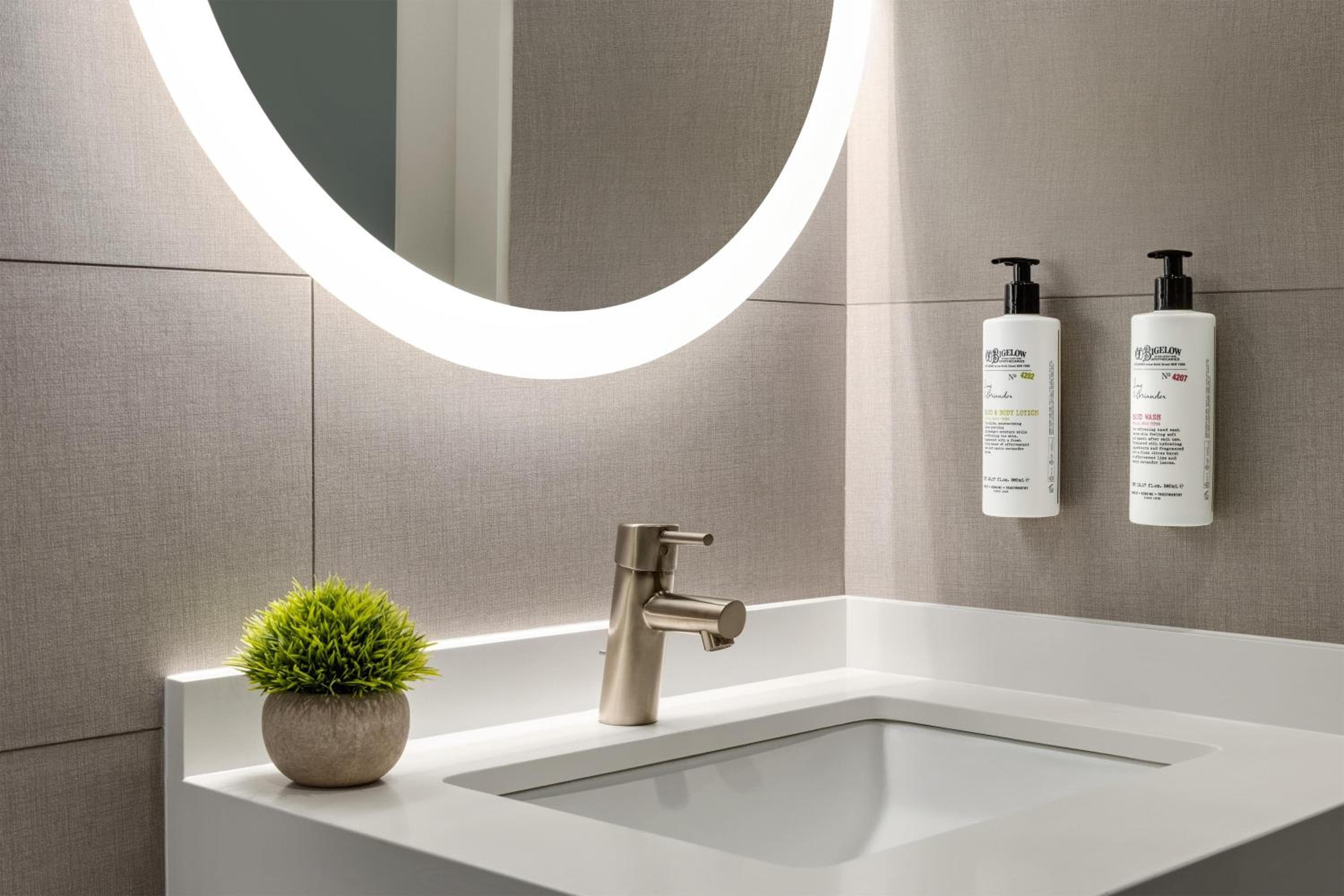 Renaissance Chicago O'Hare Suites Hotel