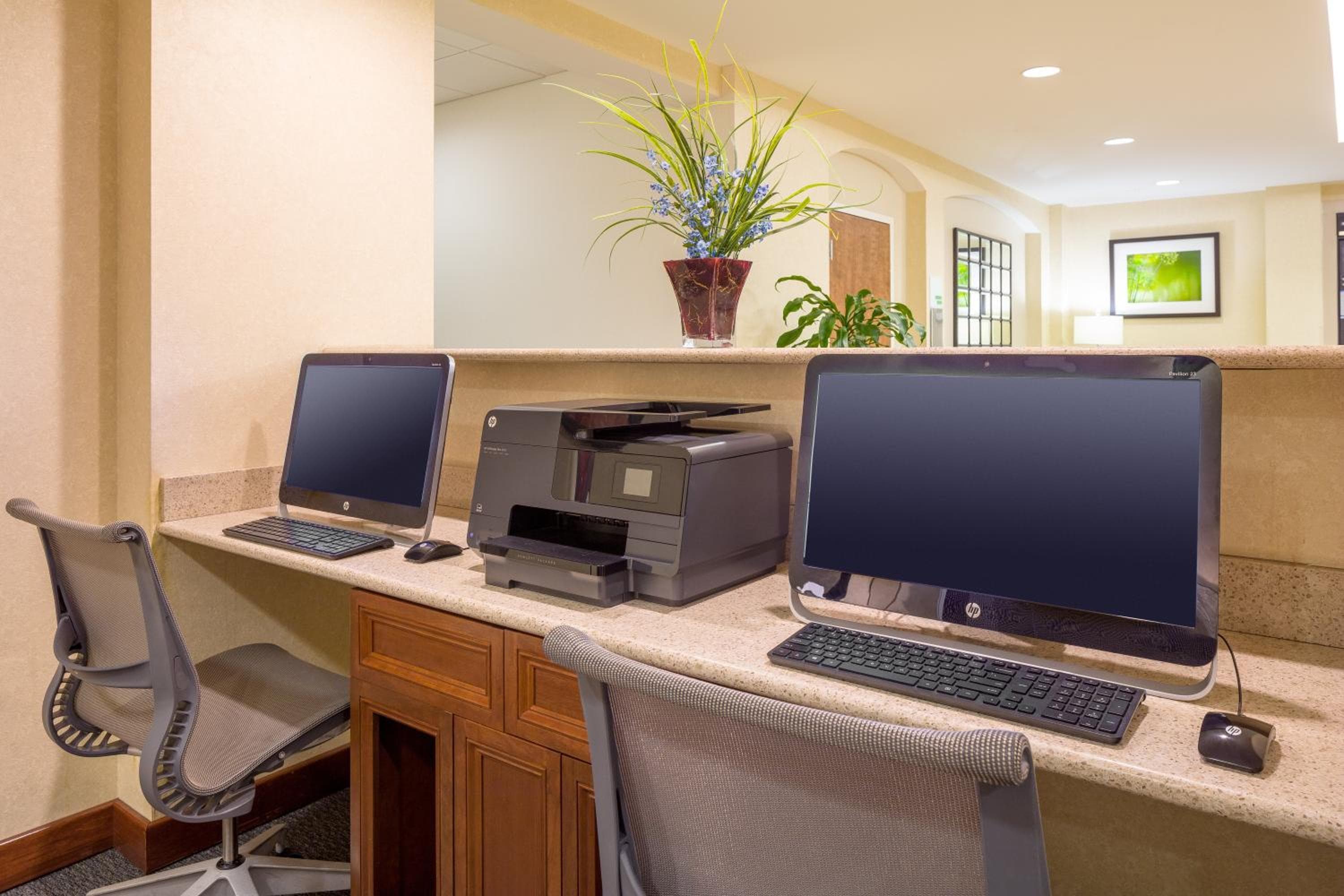 Holiday Inn Manchester Airport by IHG