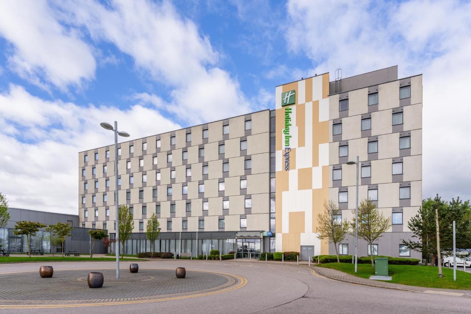 Holiday Inn Express Aberdeen Airport