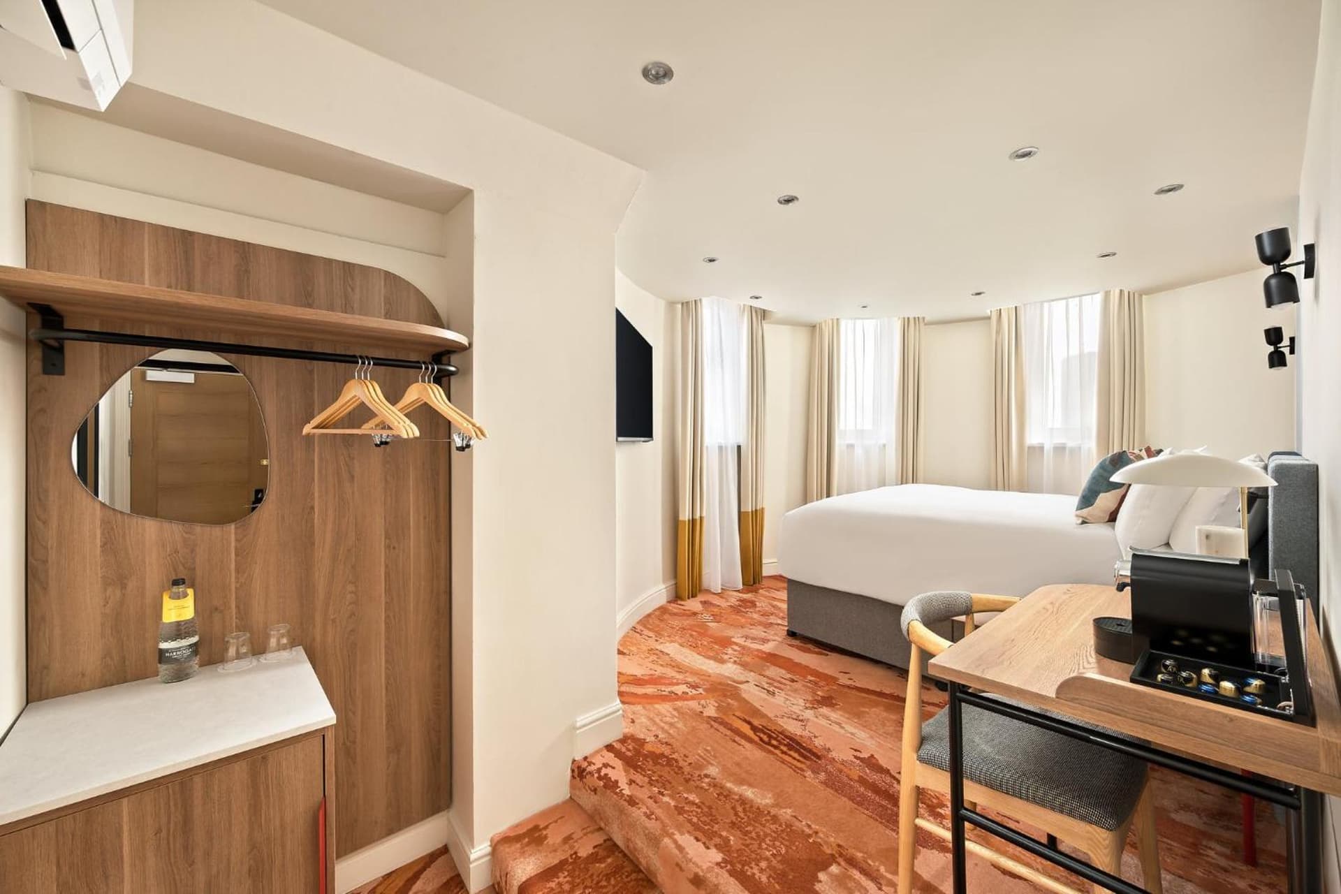 London Bloomsbury Square Hotel by IHG