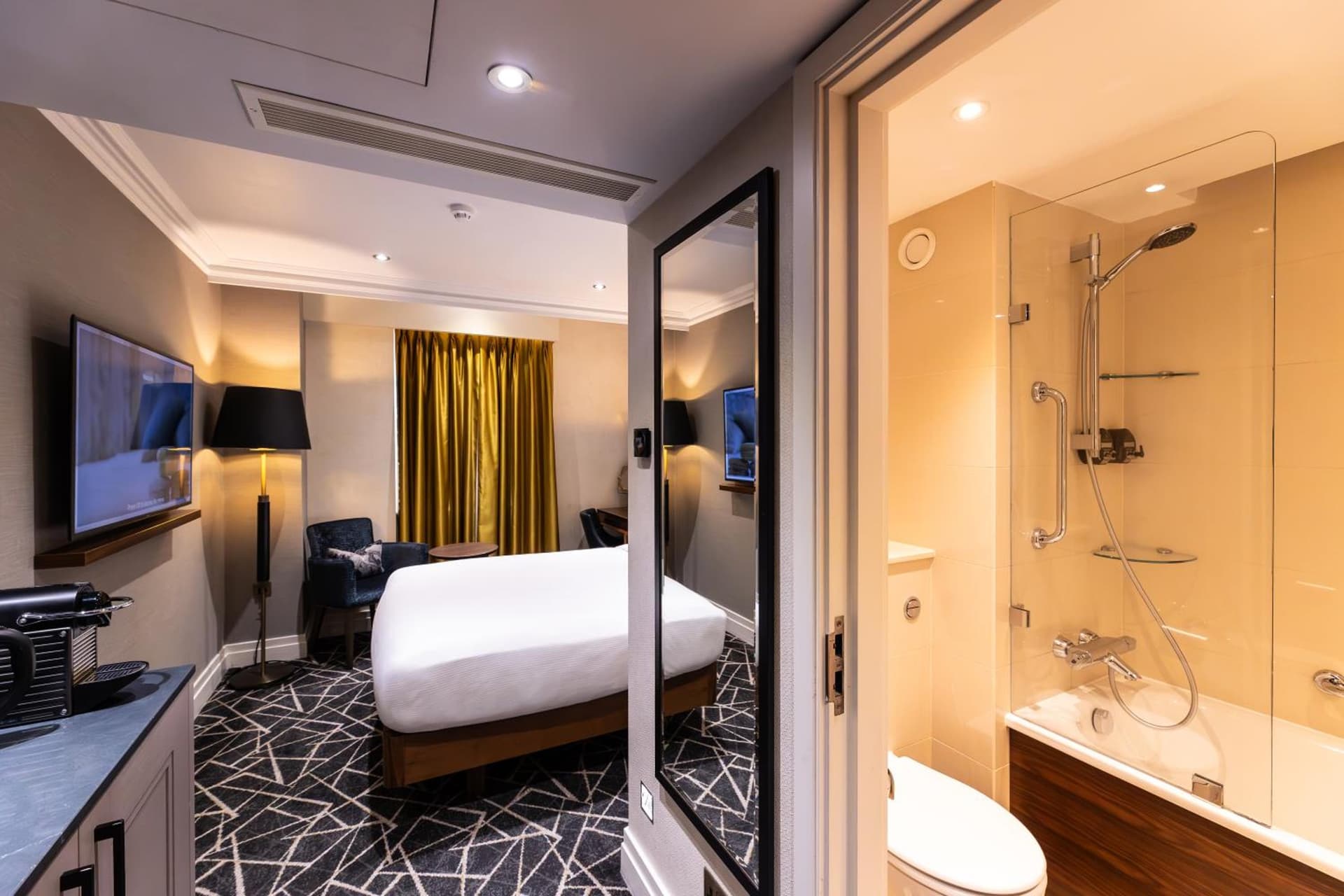 100 Queen's Gate Hotel London Kensington, Curio Collection by Hilton
