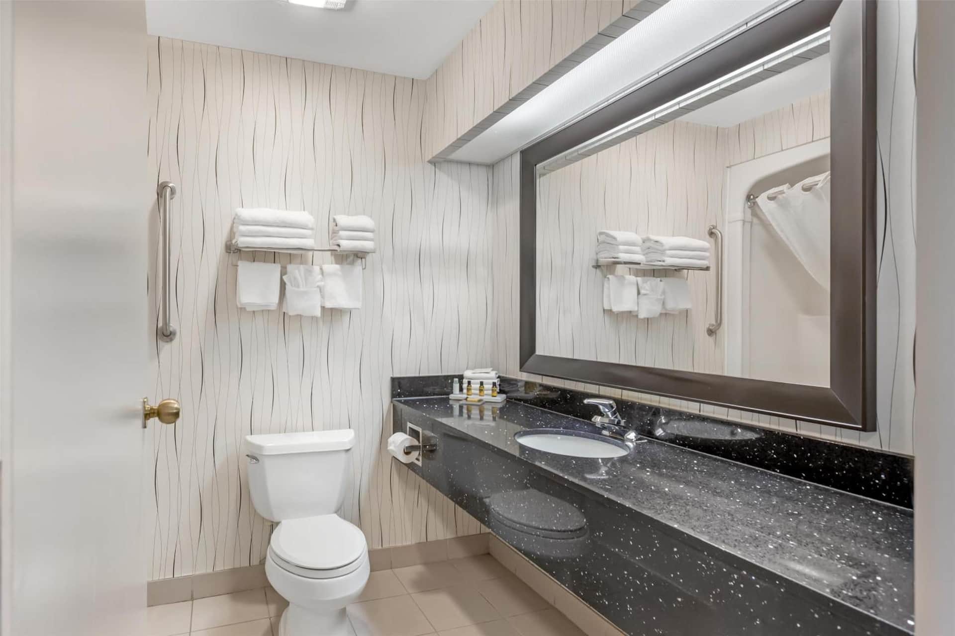 Best Western Plus Travel Hotel Toronto Airport