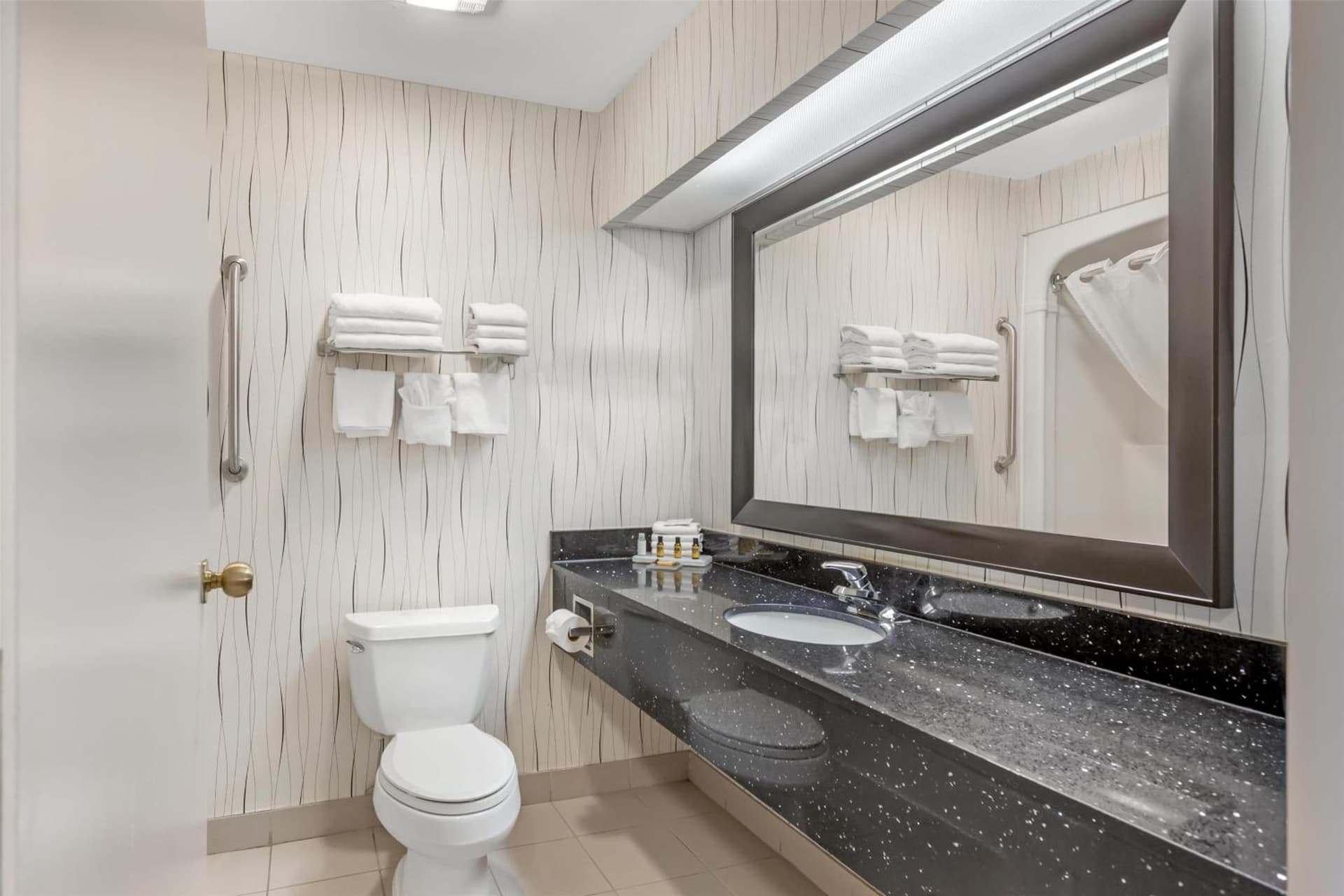 Best Western Plus Travel Hotel Toronto Airport