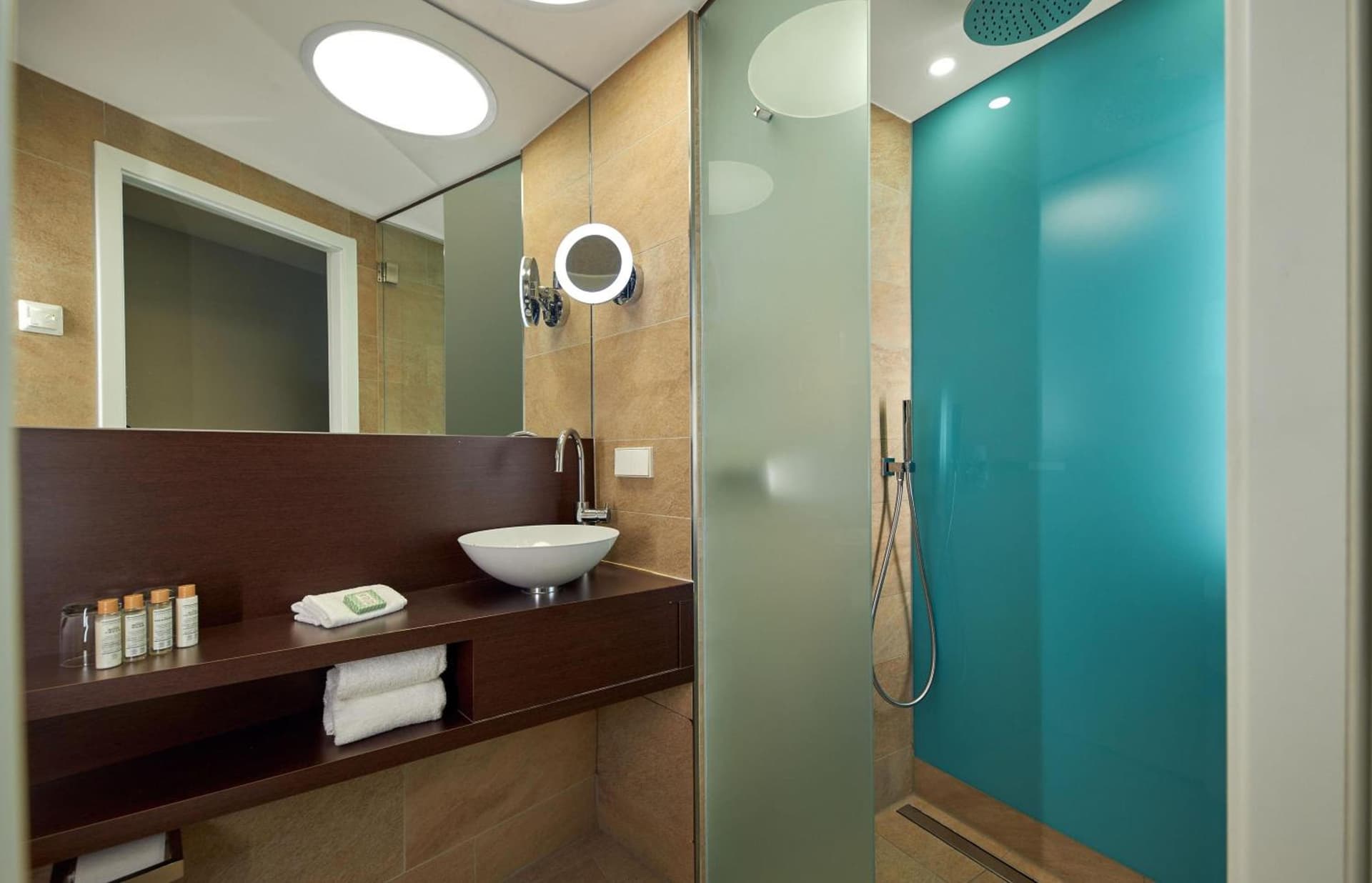 Wasserturm Hotel Cologne, Curio Collection by Hilton