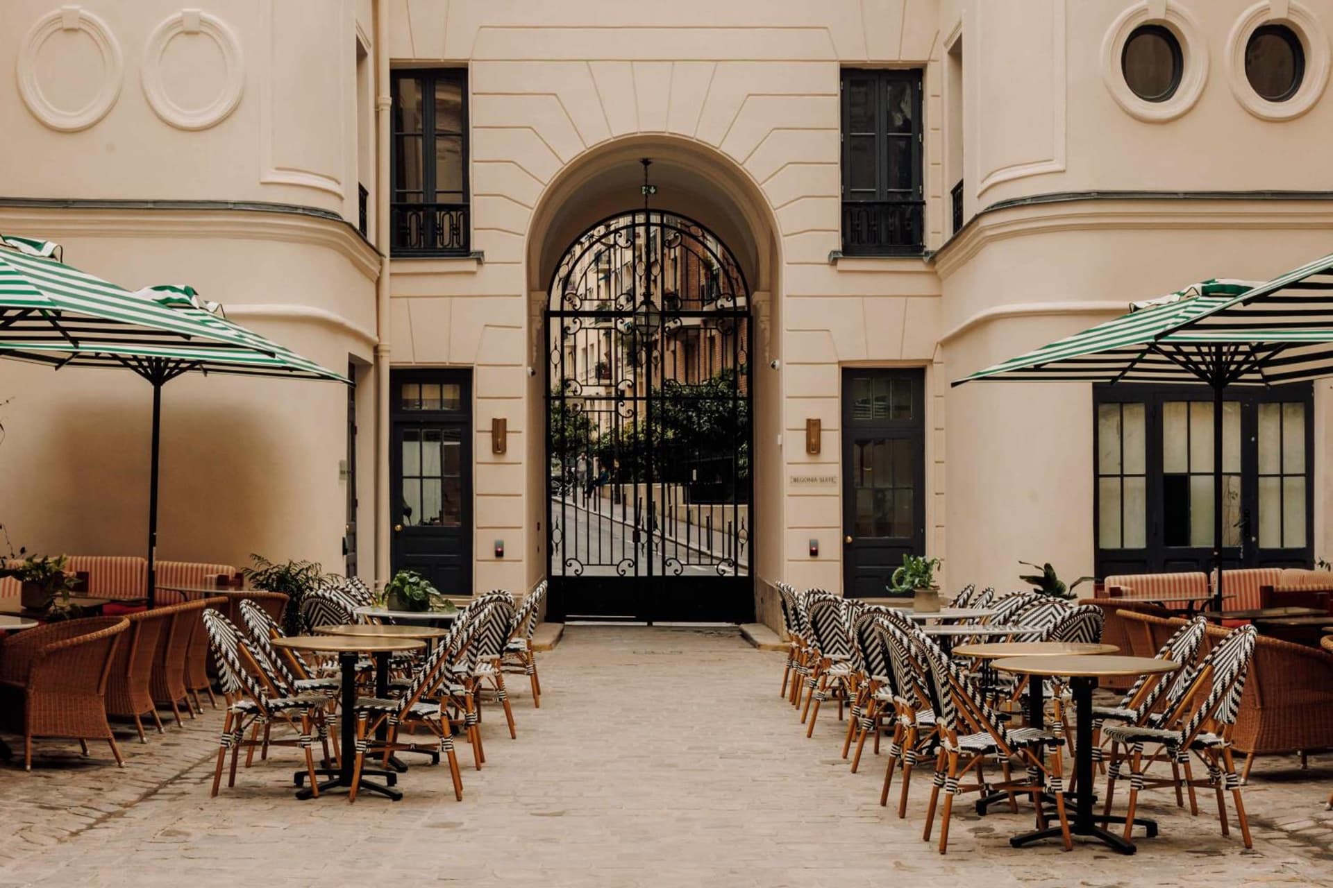 Le Jardin de Verre by Locke, Paris