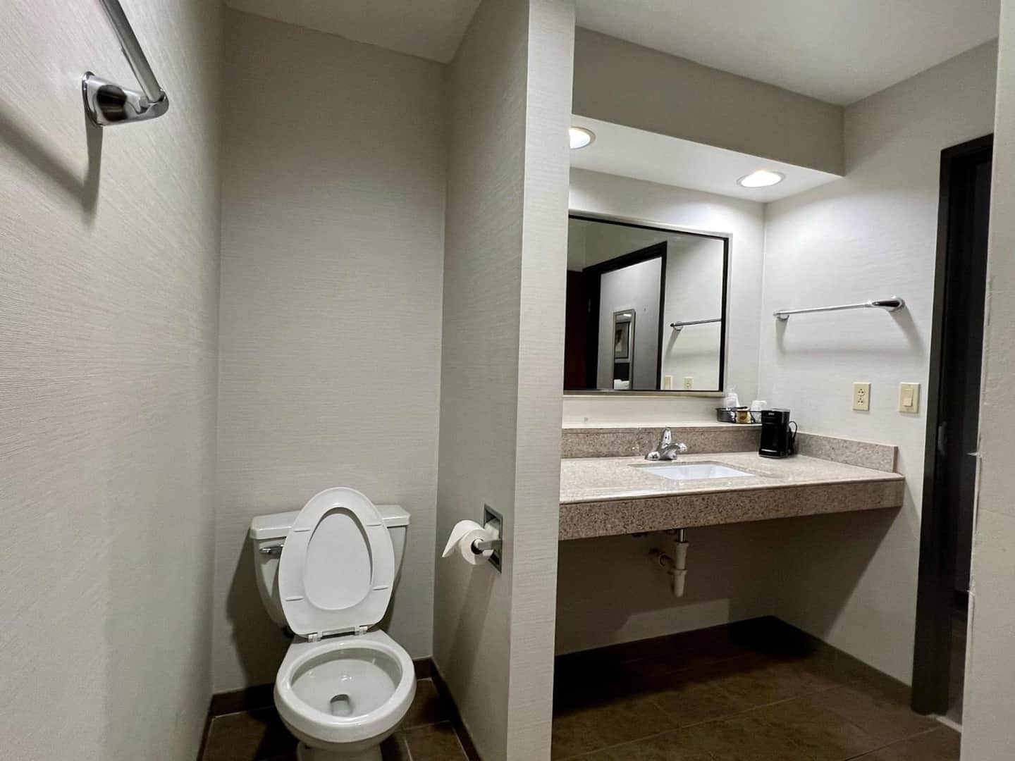 HomeTowne Studios & Suites by Red Roof Washington