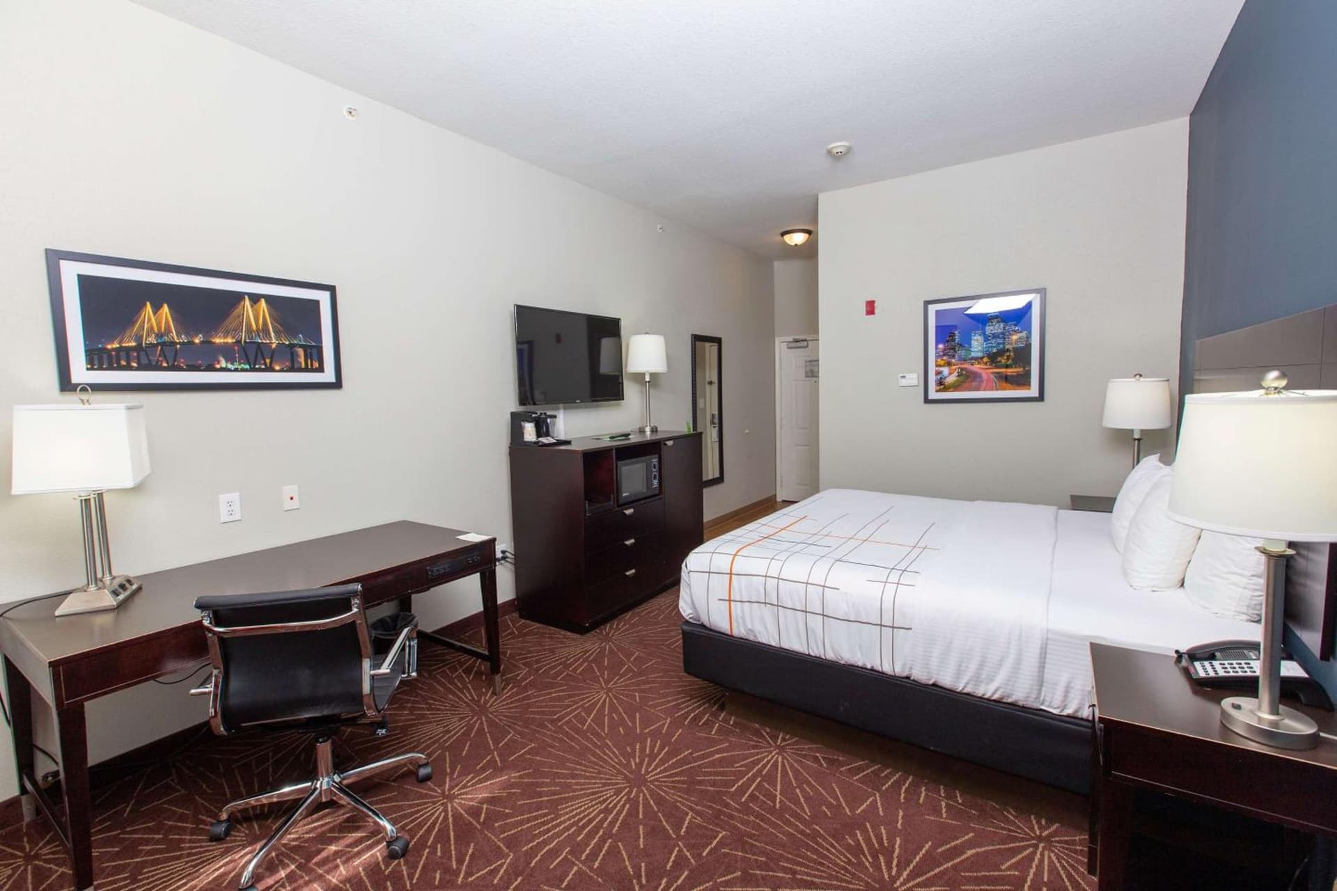 La Quinta Inn & Suites by Wyndham Houston East at Normandy