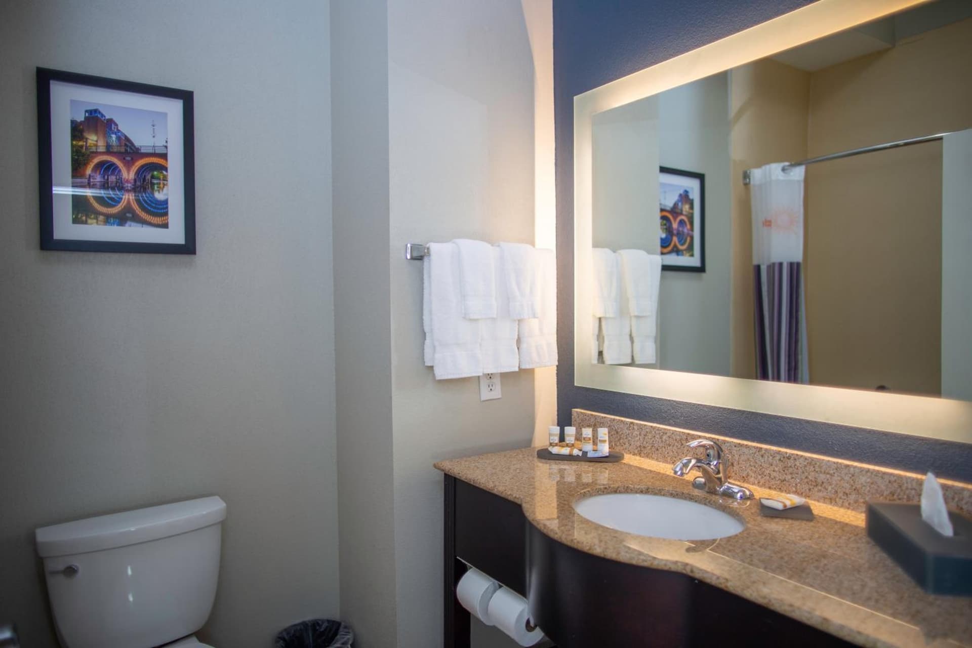 La Quinta Inn & Suites by Wyndham Houston East at Normandy