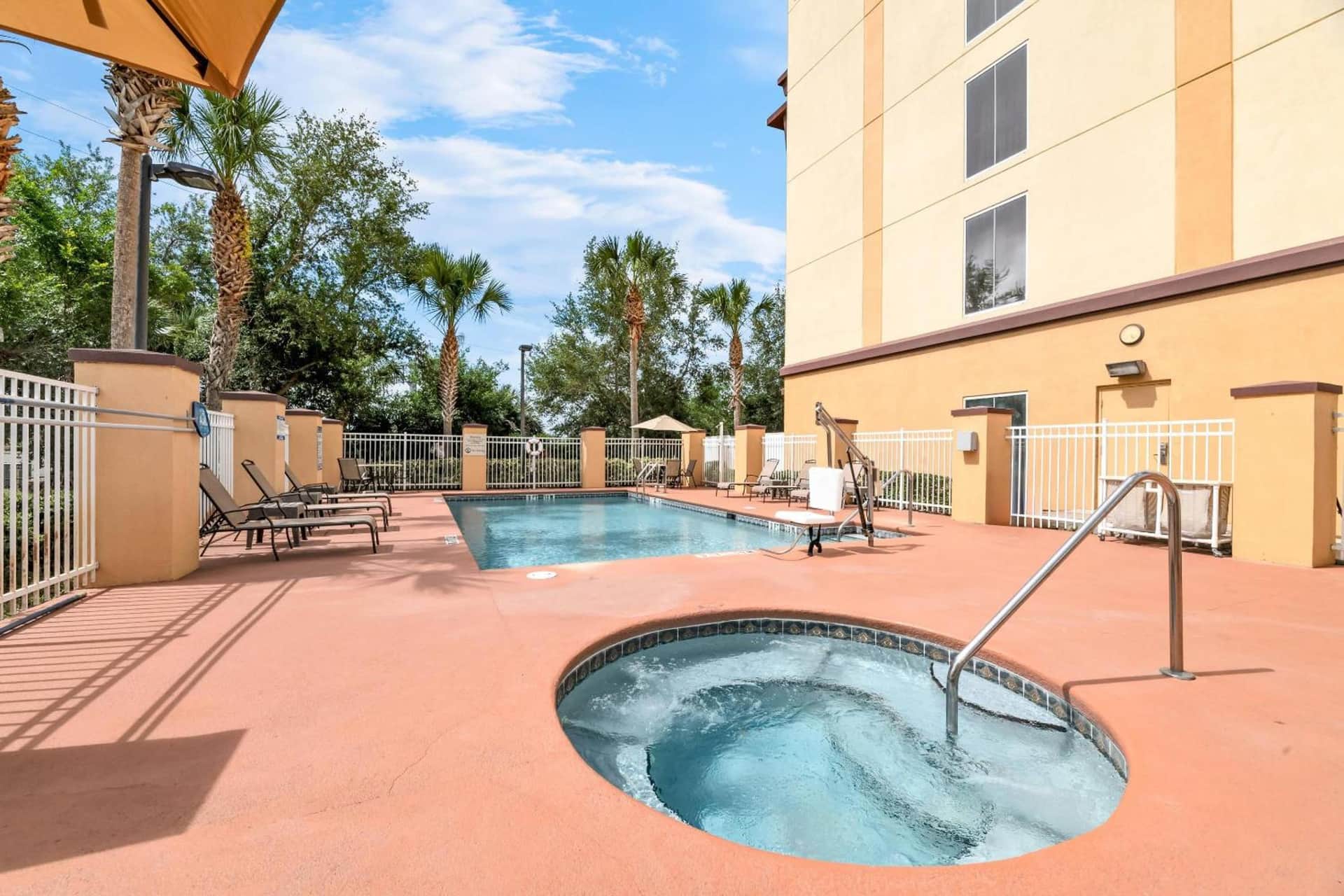 Comfort Suites Orlando Airport