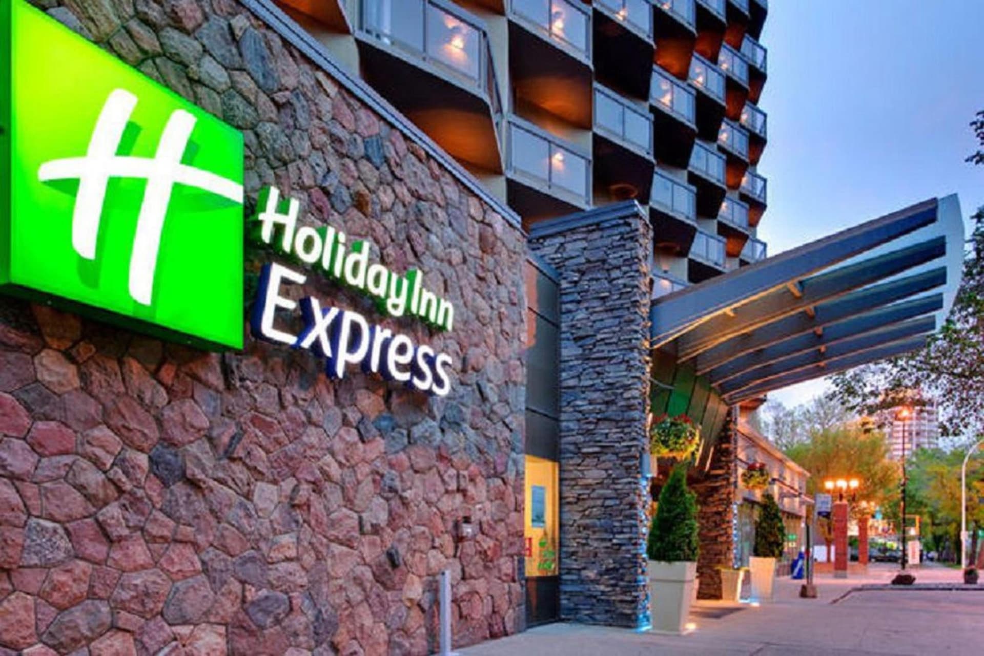 Holiday Inn Express Edmonton Downtown by IHG