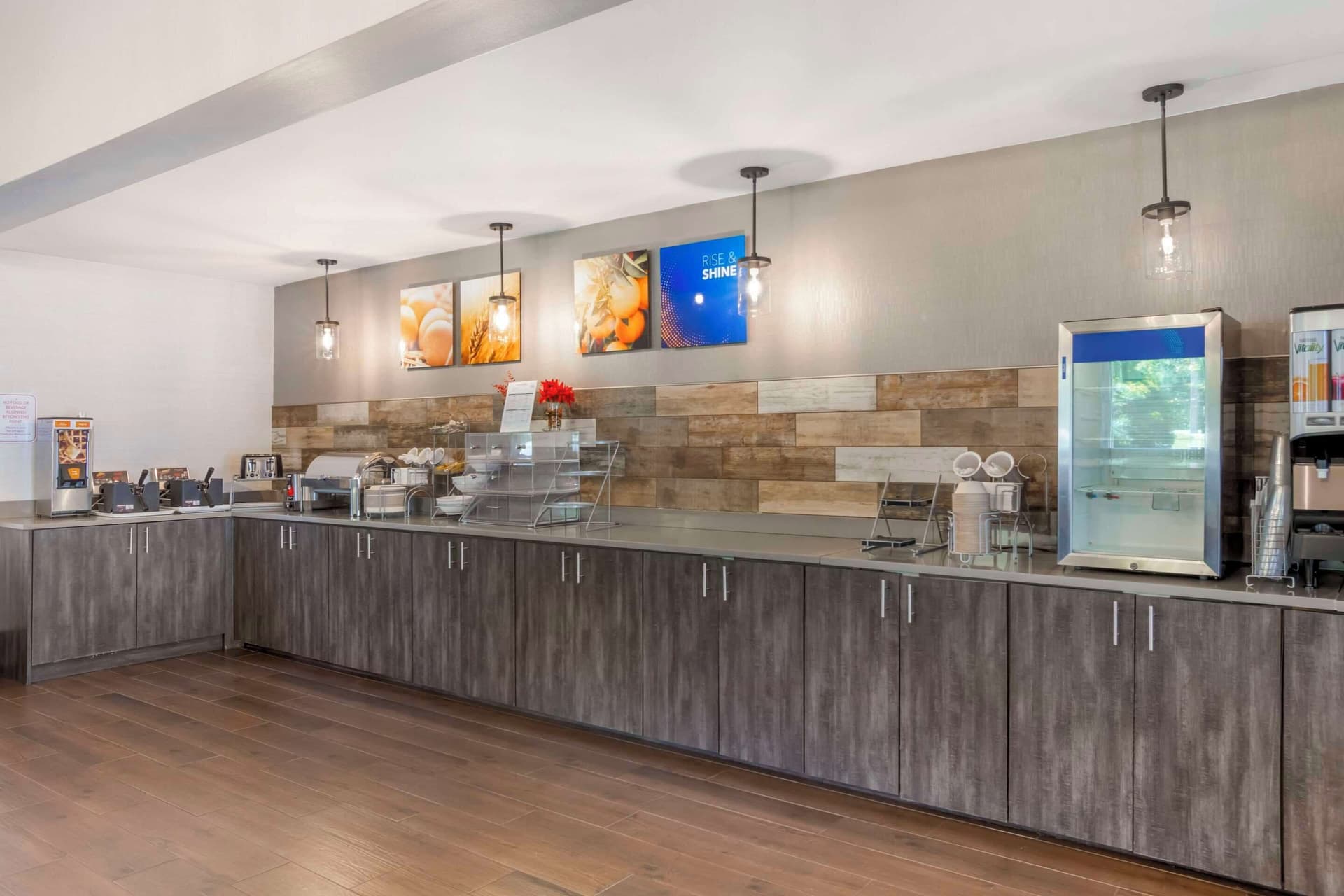 Comfort Suites Nashville Airport - BNA